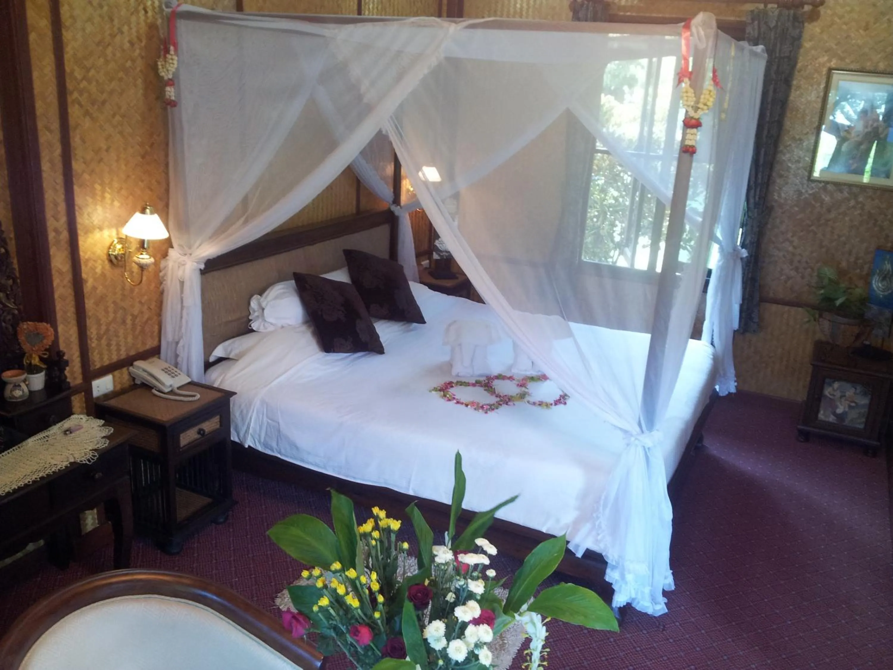 Bed in Viang Yonok Hotel, Restaurant, Sports Club