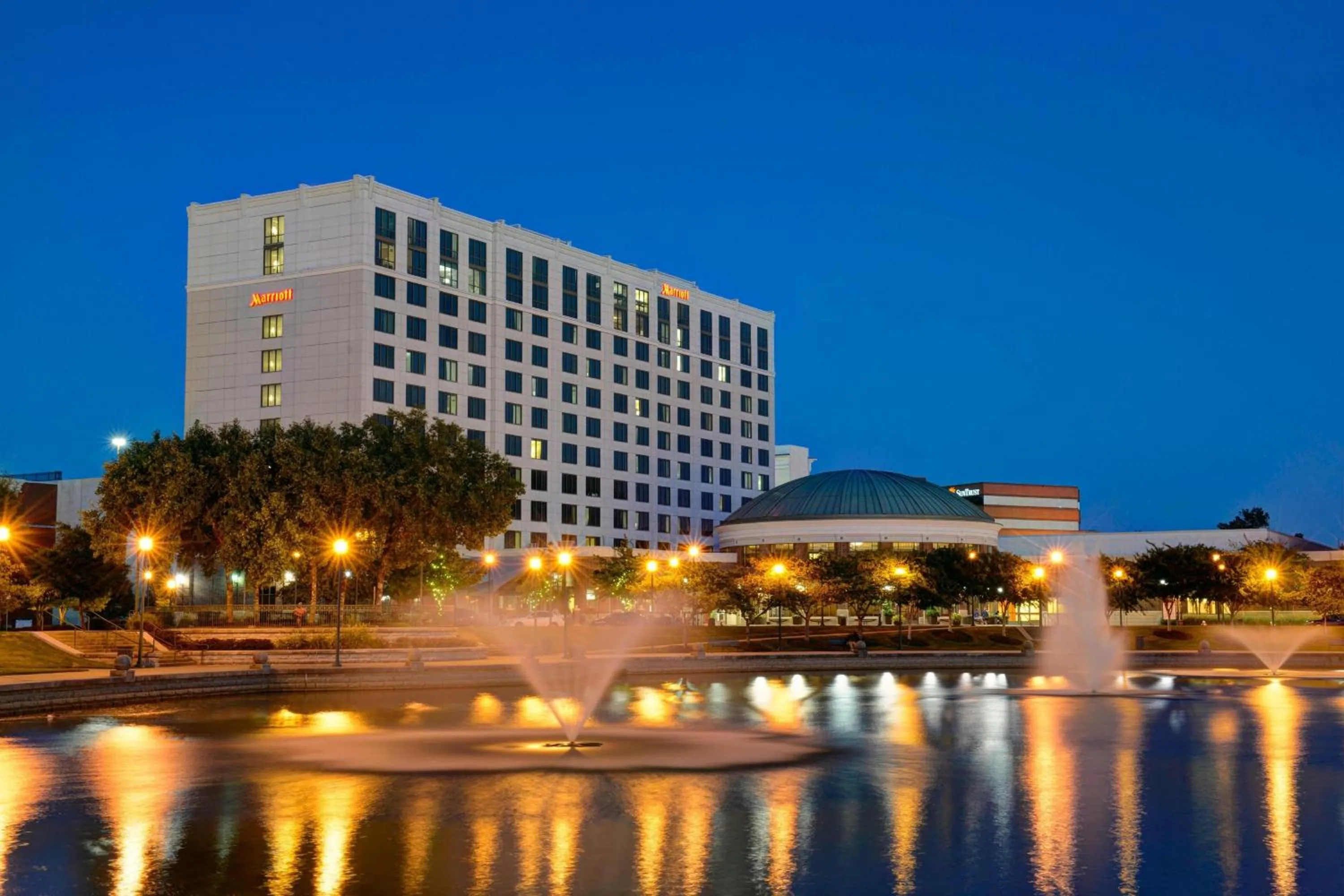Property building in Newport News Marriott at City Center