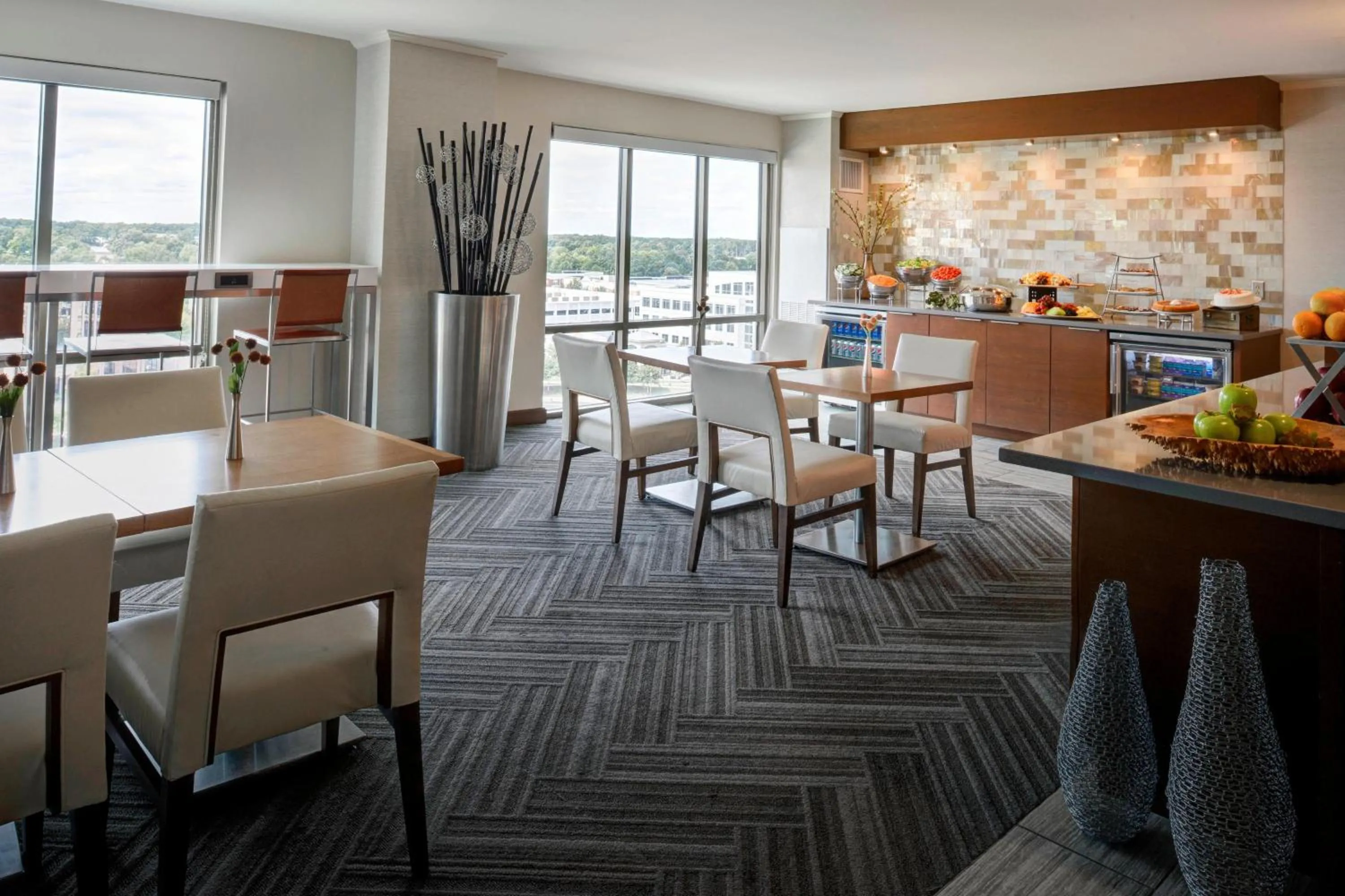 Lounge or bar in Newport News Marriott at City Center