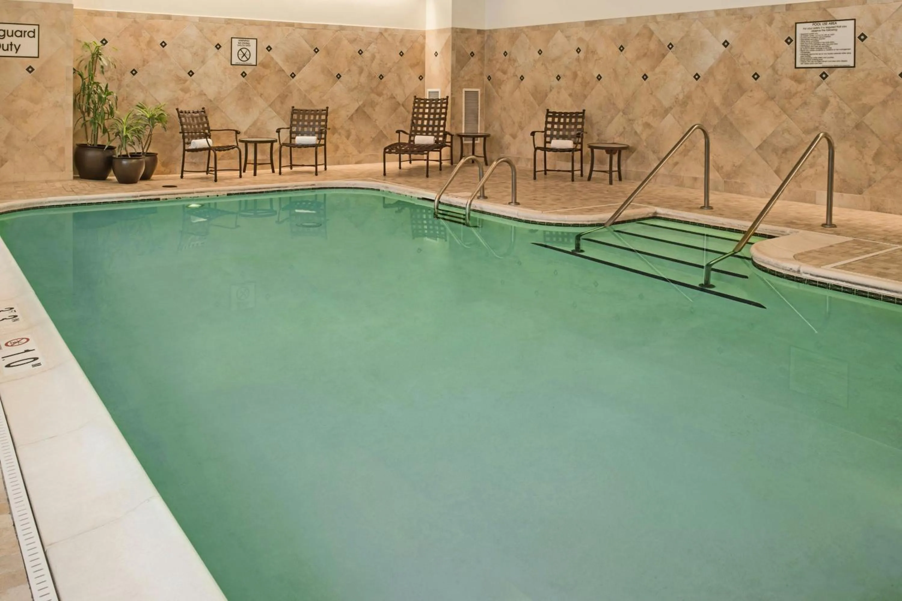 Swimming pool in Newport News Marriott at City Center
