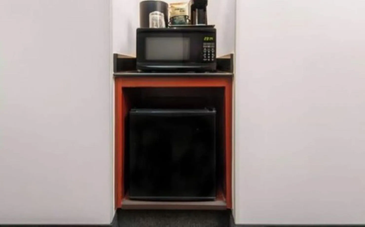 Guests in Courtyard Pittsburgh Greensburg