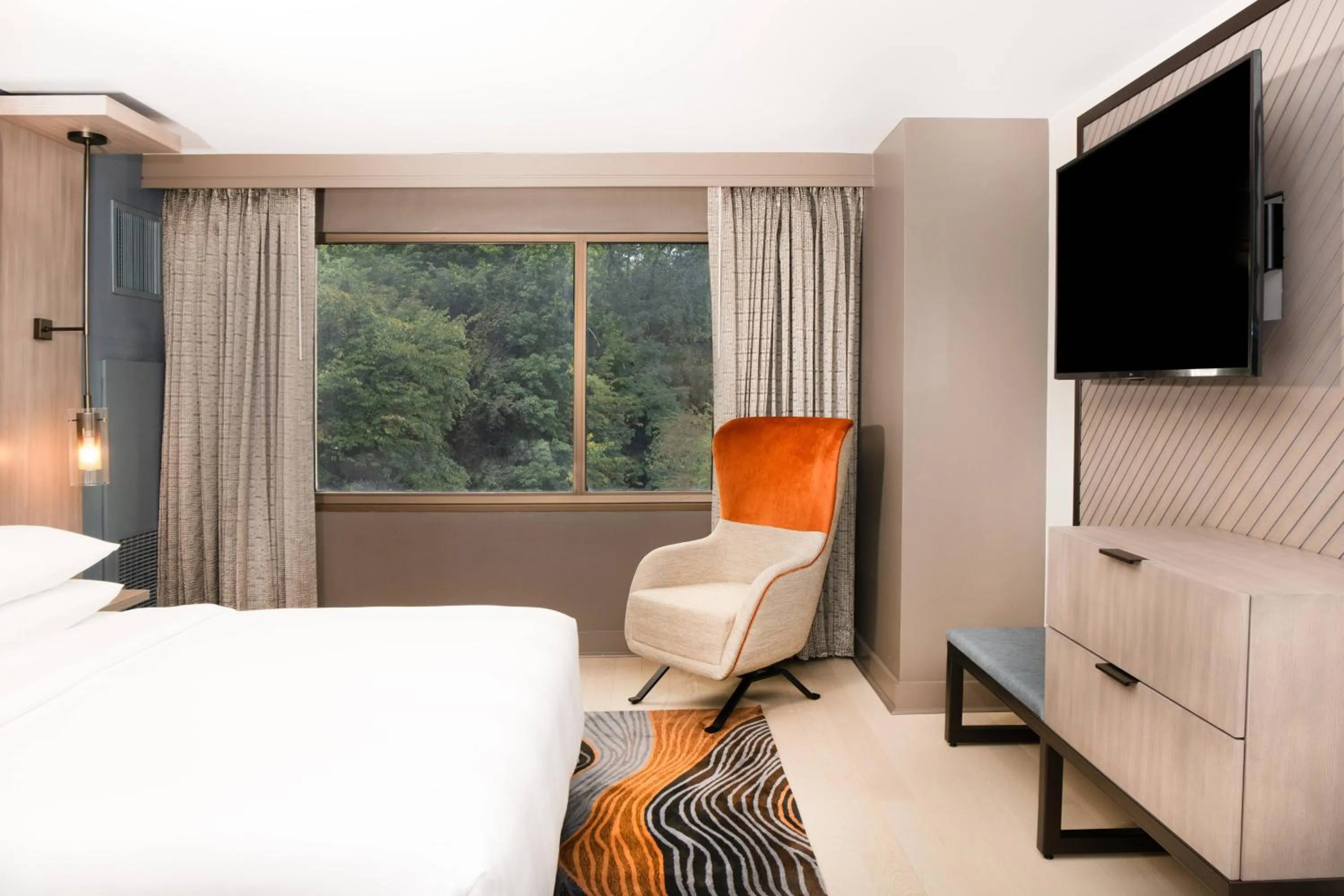 Bedroom, Bed in Pittsburgh Airport Marriott