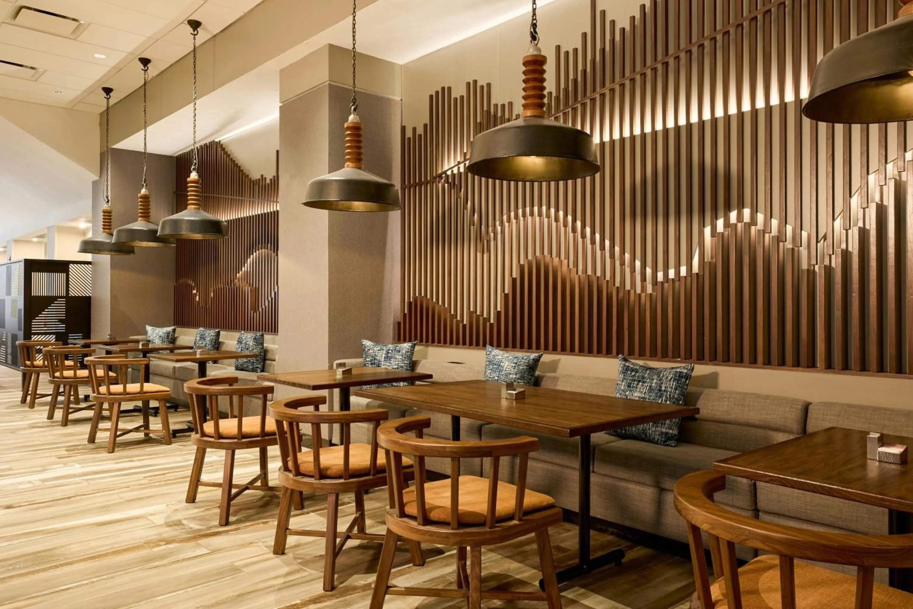 Restaurant/places to eat in Pittsburgh Airport Marriott