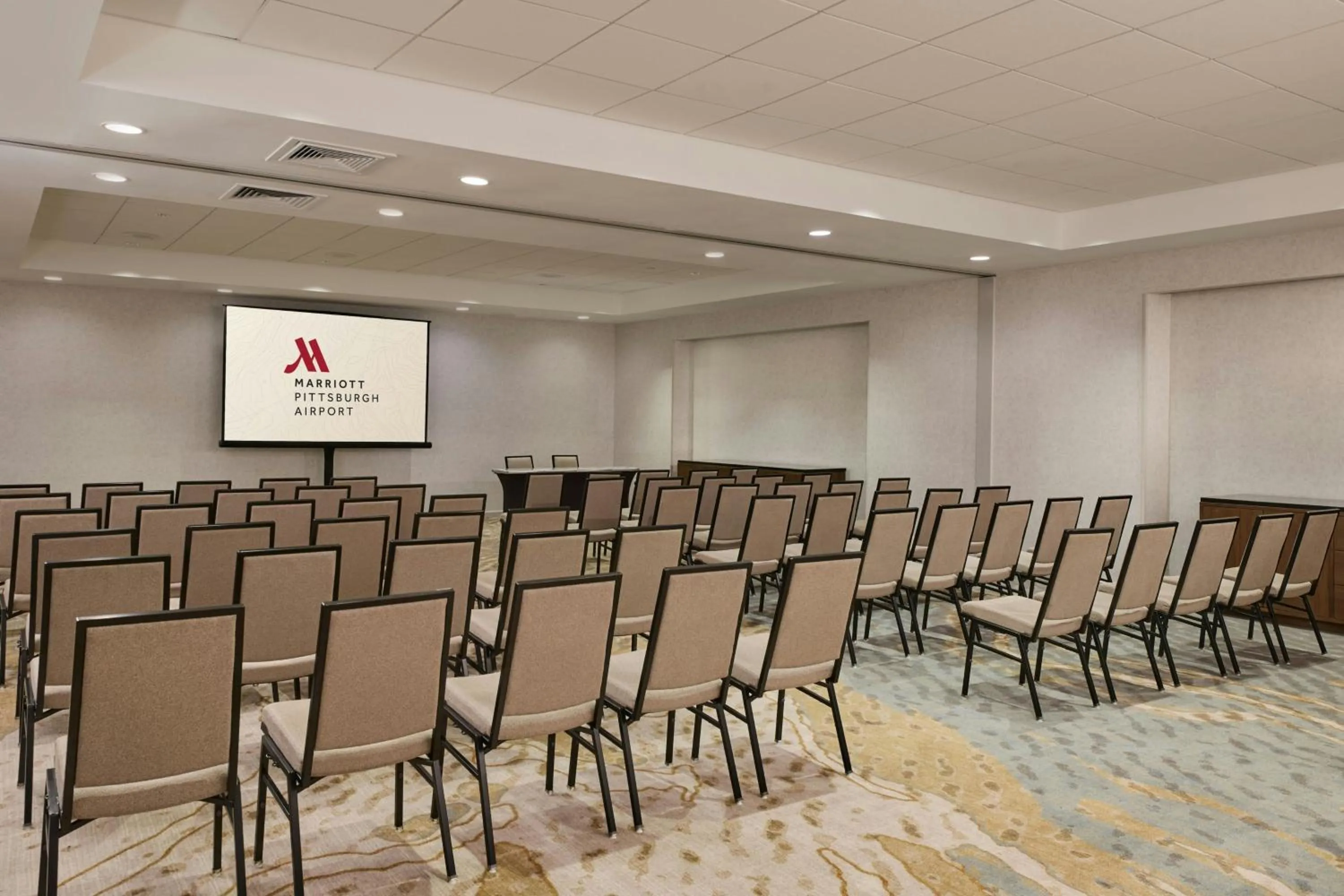 Meeting/conference room in Pittsburgh Airport Marriott
