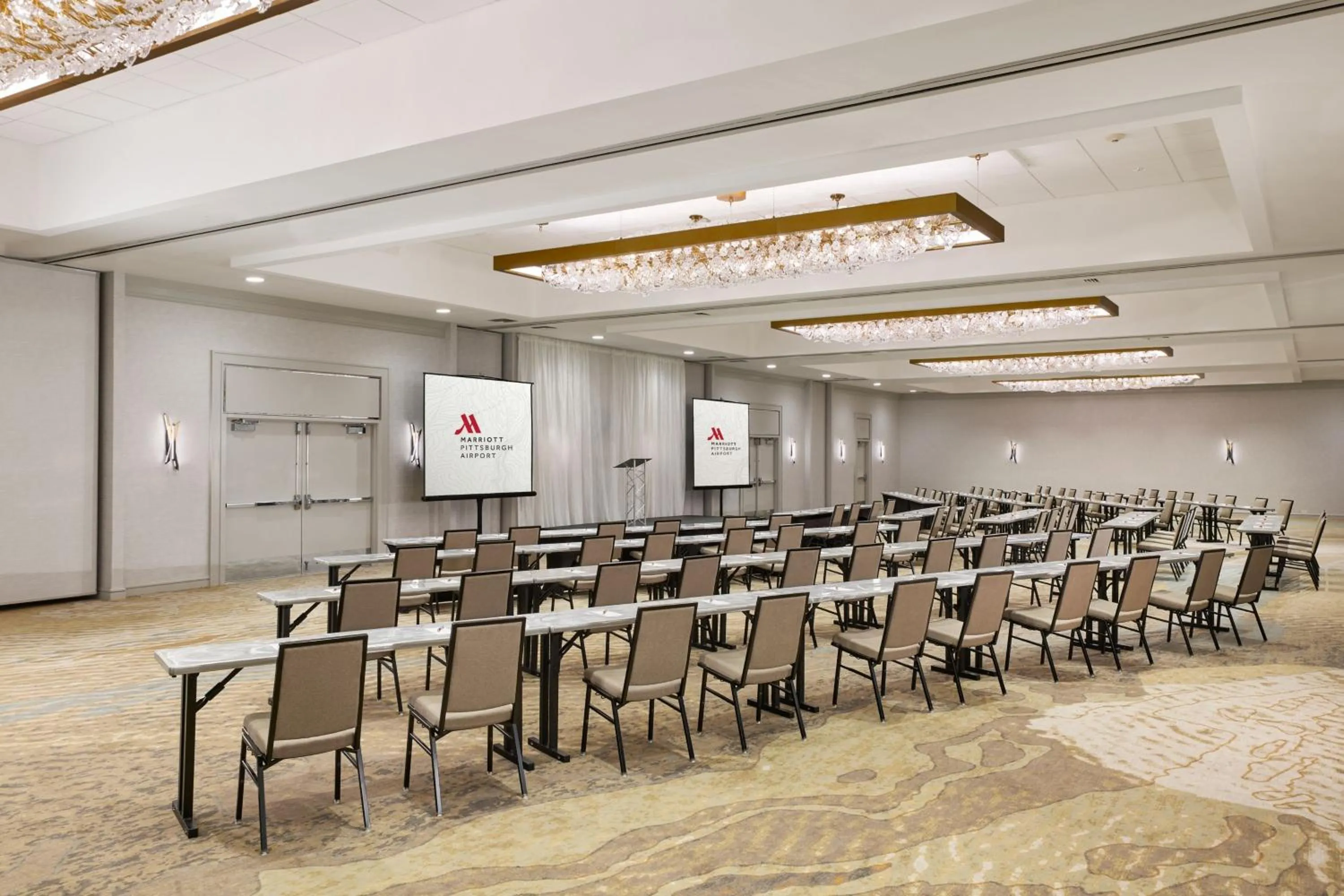 Meeting/conference room in Pittsburgh Airport Marriott