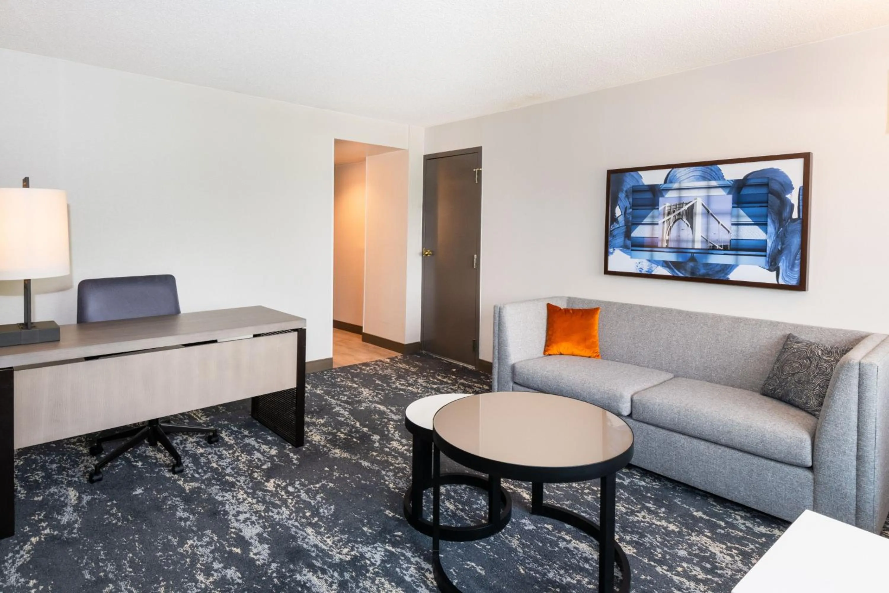 Bedroom in Pittsburgh Airport Marriott