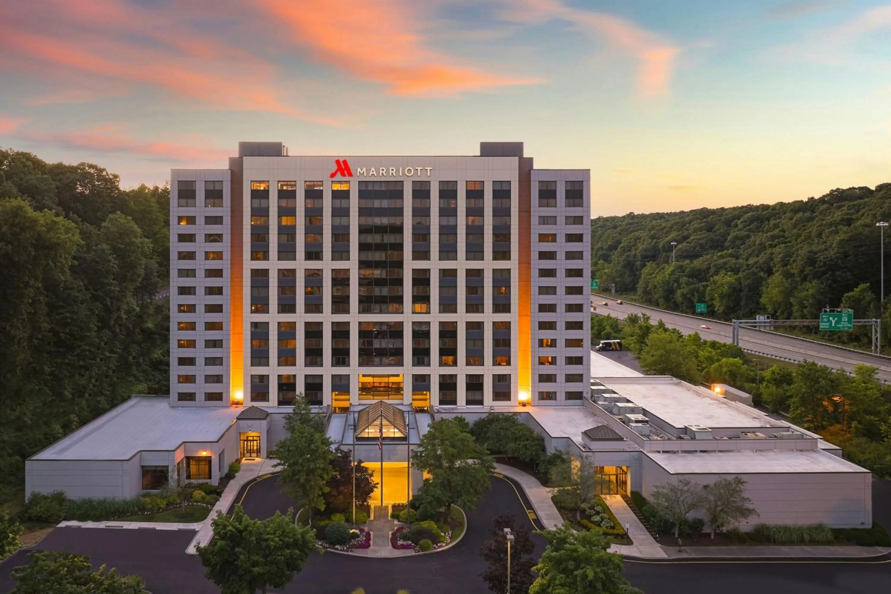 Property building in Pittsburgh Airport Marriott