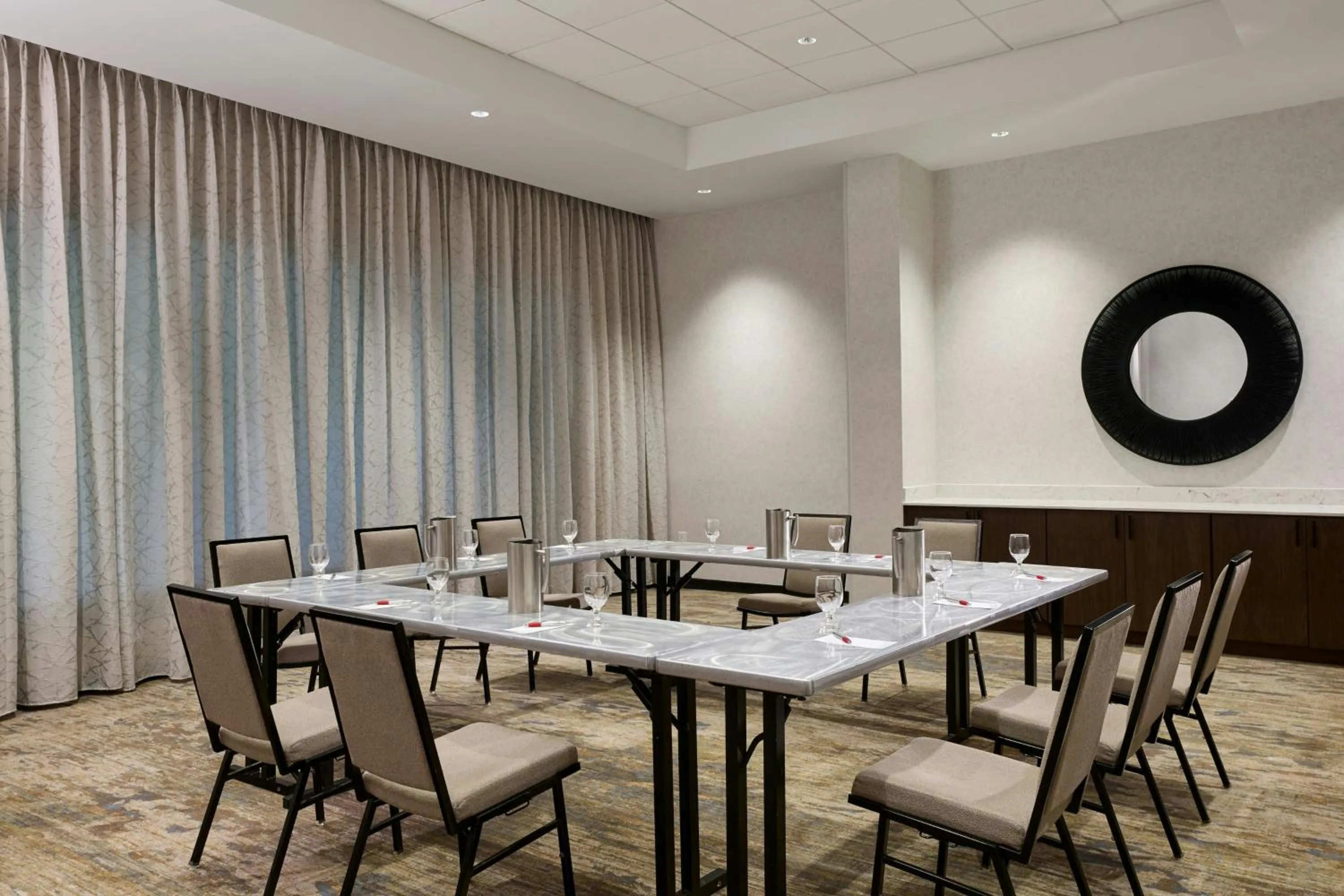 Meeting/conference room in Pittsburgh Airport Marriott