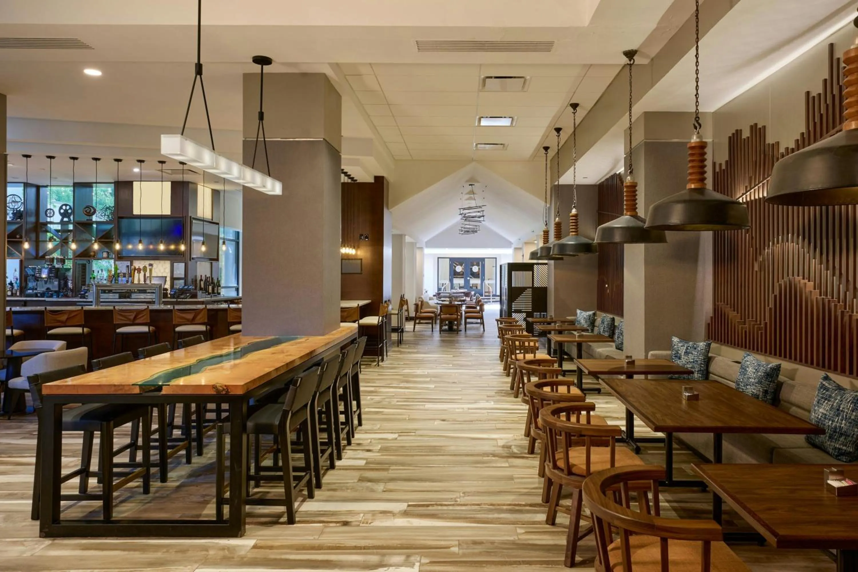 Restaurant/places to eat in Pittsburgh Airport Marriott