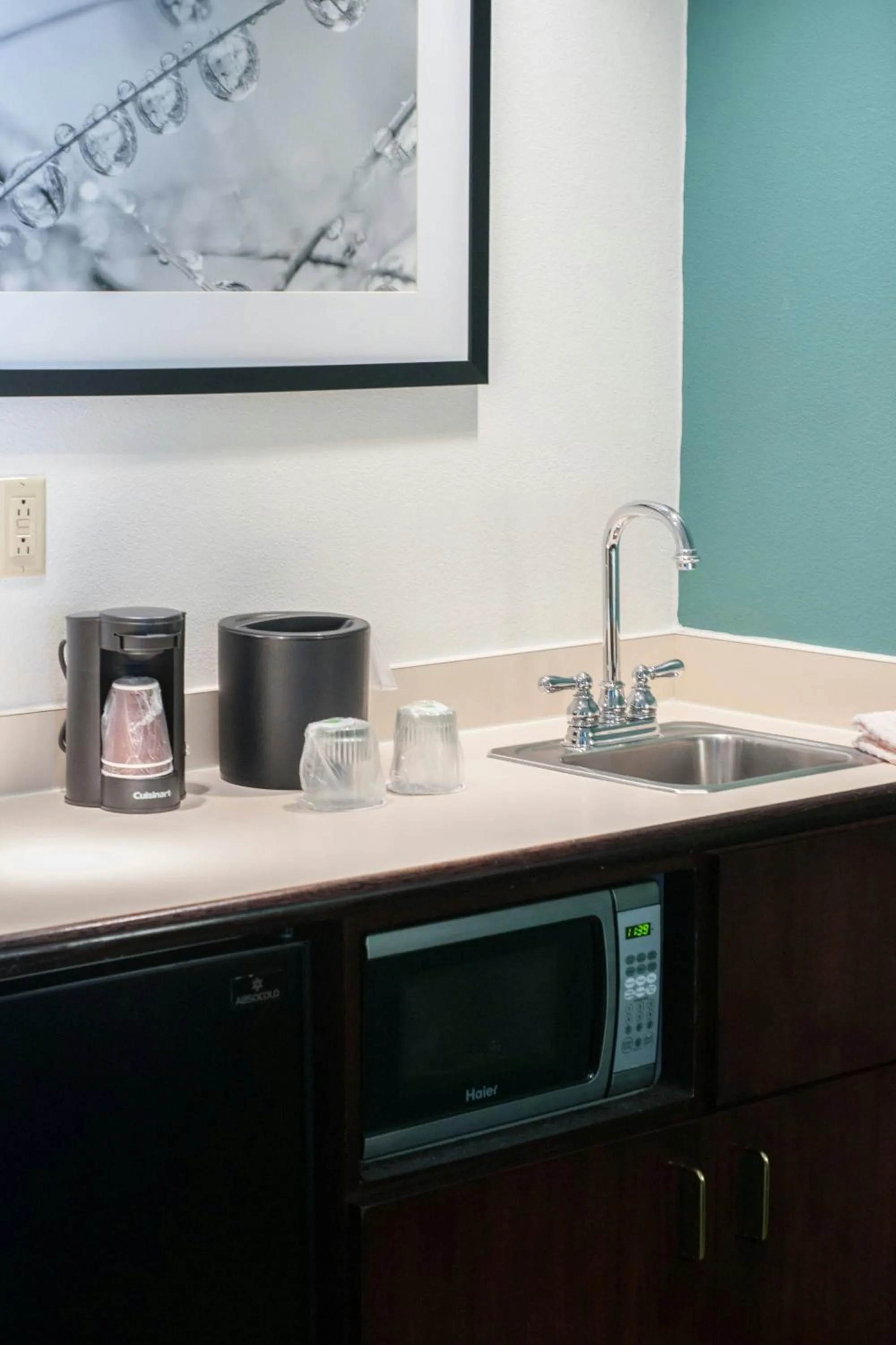 Kitchen or kitchenette in SpringHill Suites Pittsburgh Monroeville