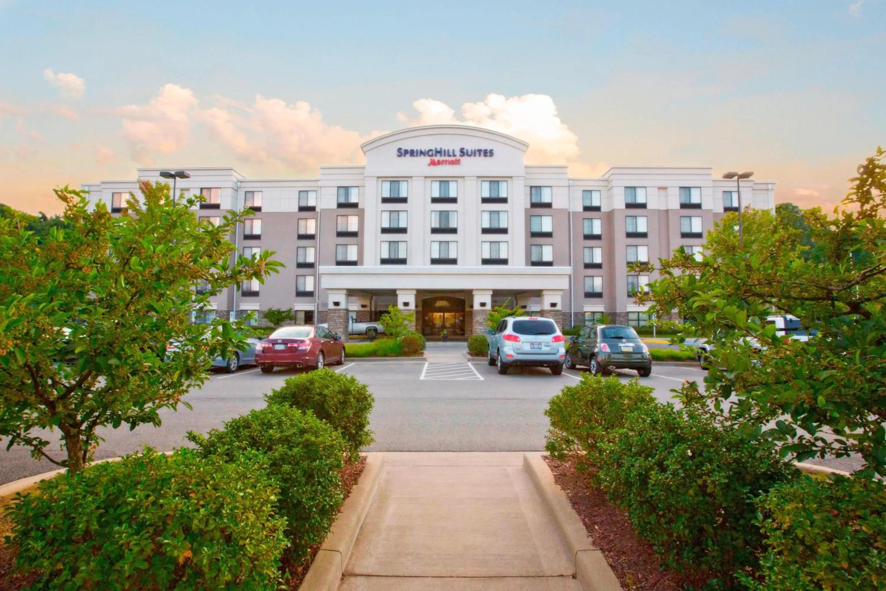 Property building in SpringHill Suites Pittsburgh Mills