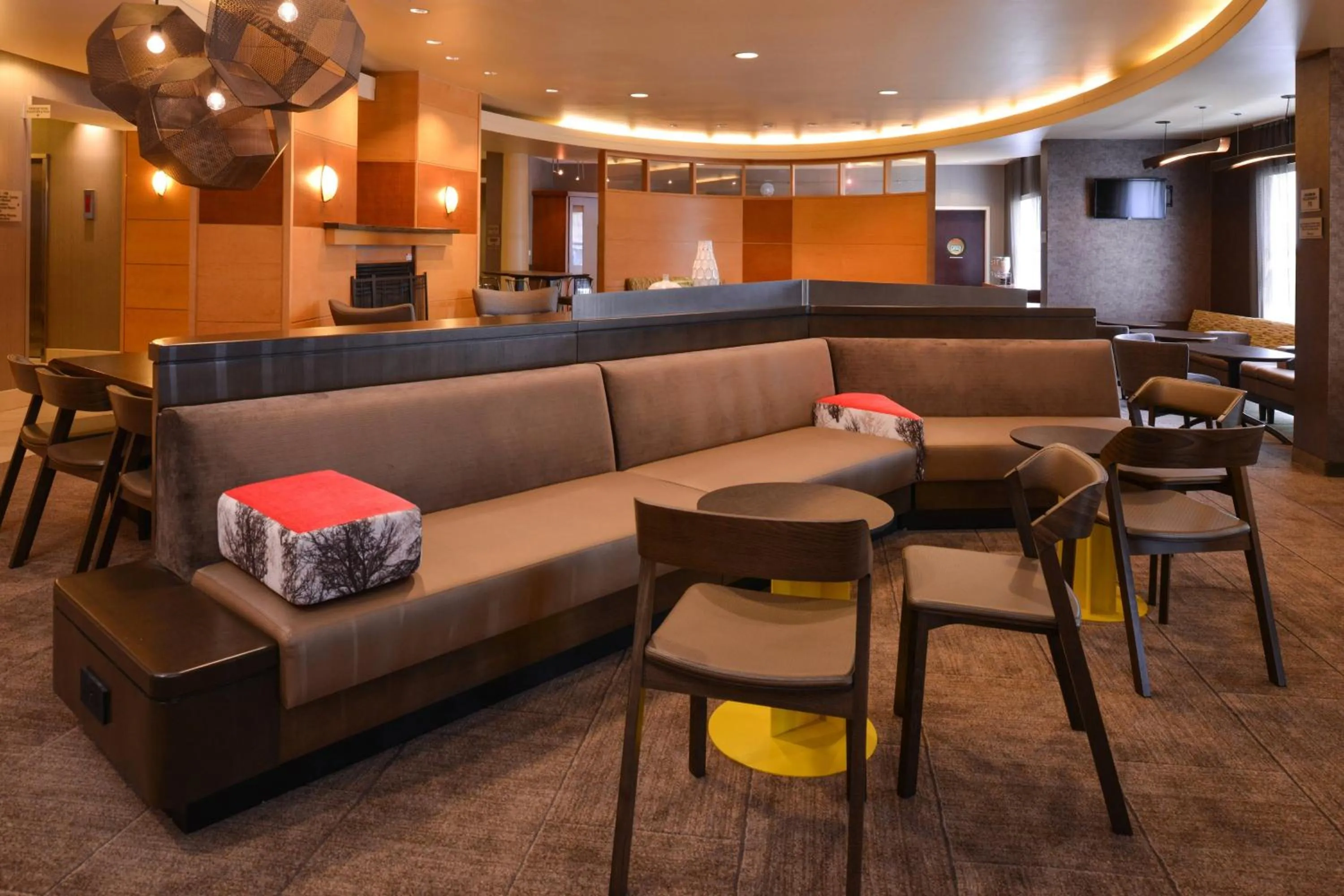 Lobby or reception in SpringHill Suites Pittsburgh Mills