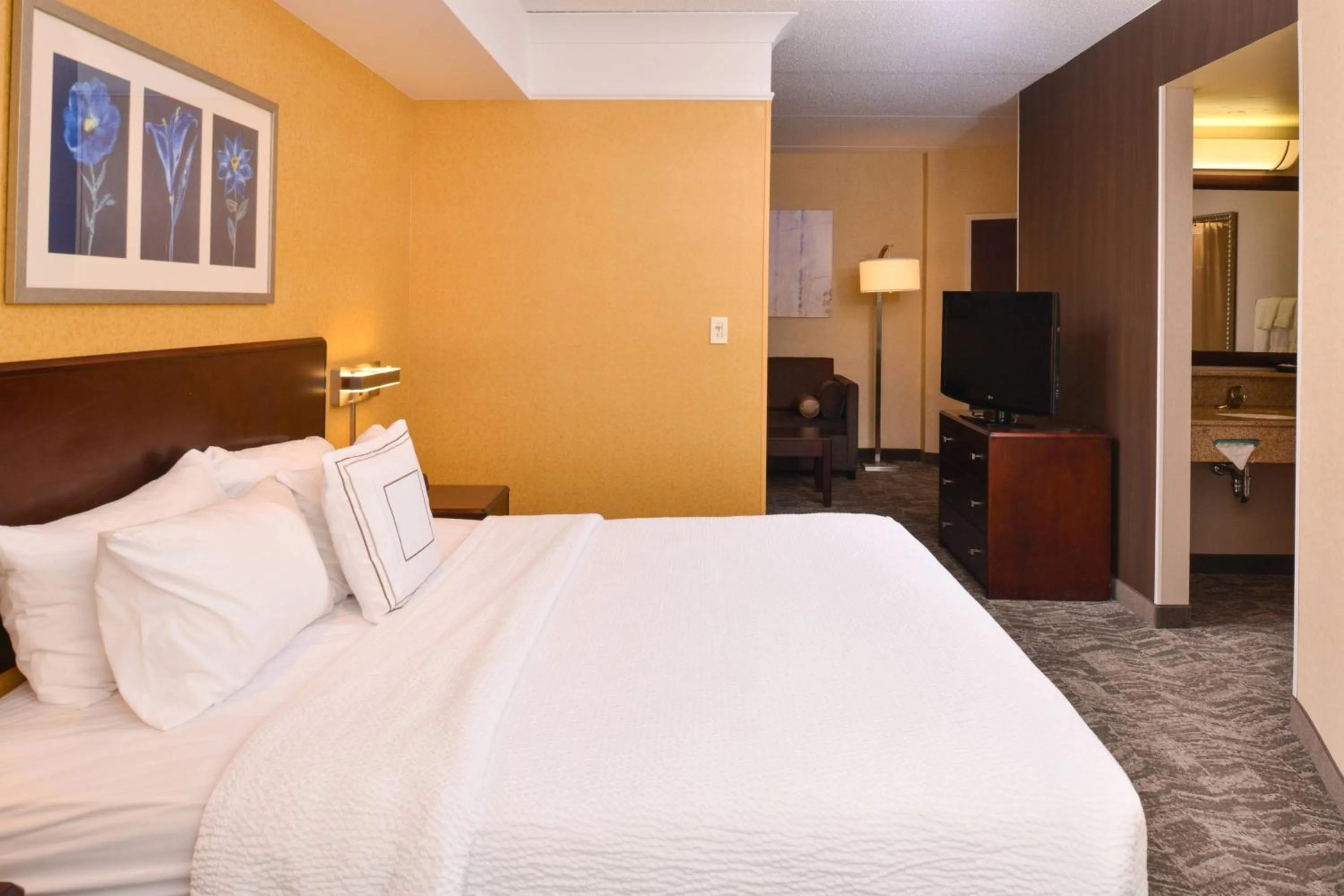 Bedroom, Bed in SpringHill Suites Pittsburgh Mills