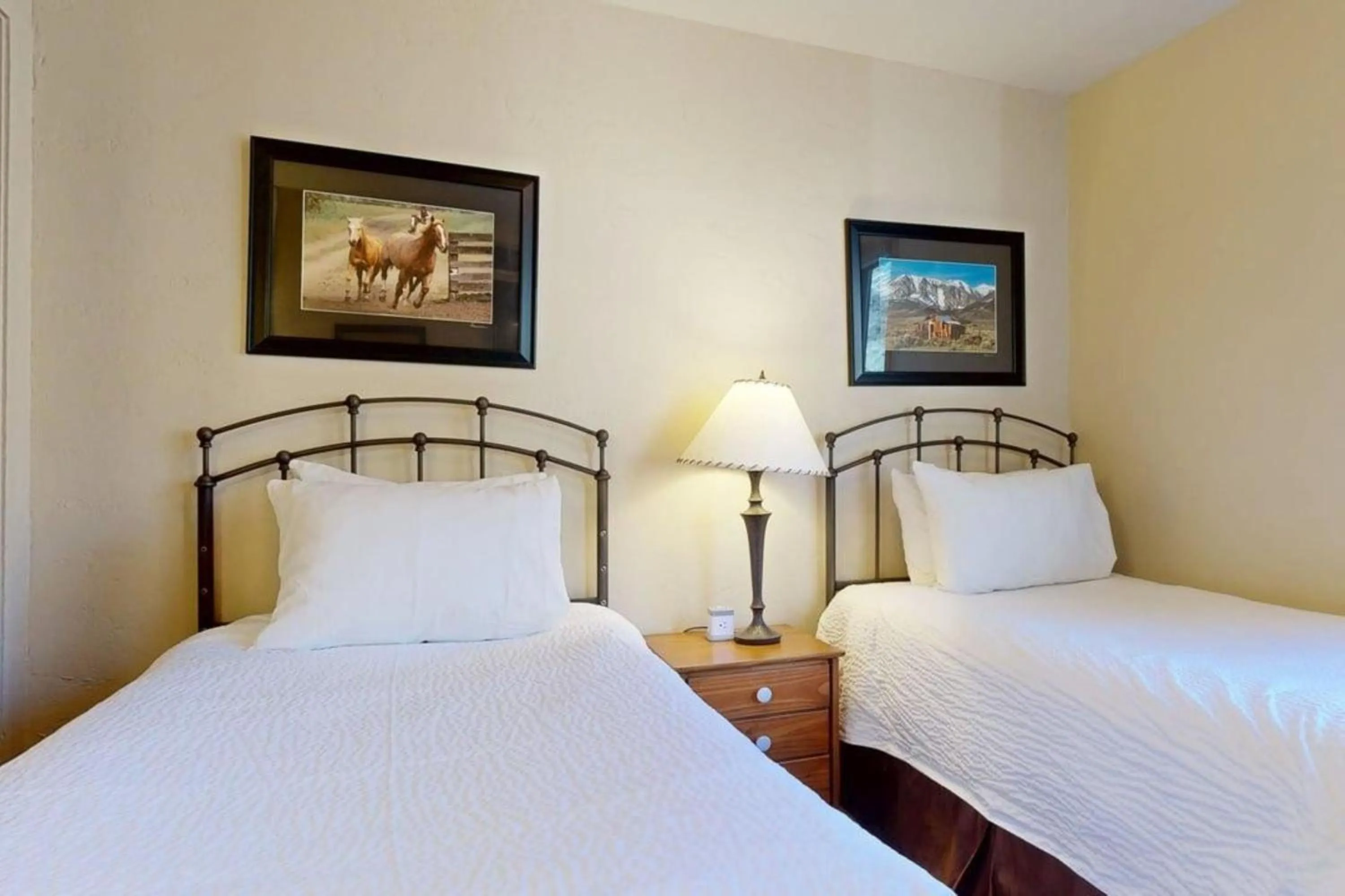 Bed in Tamarack Townhomes - CoralTree Residence Collection