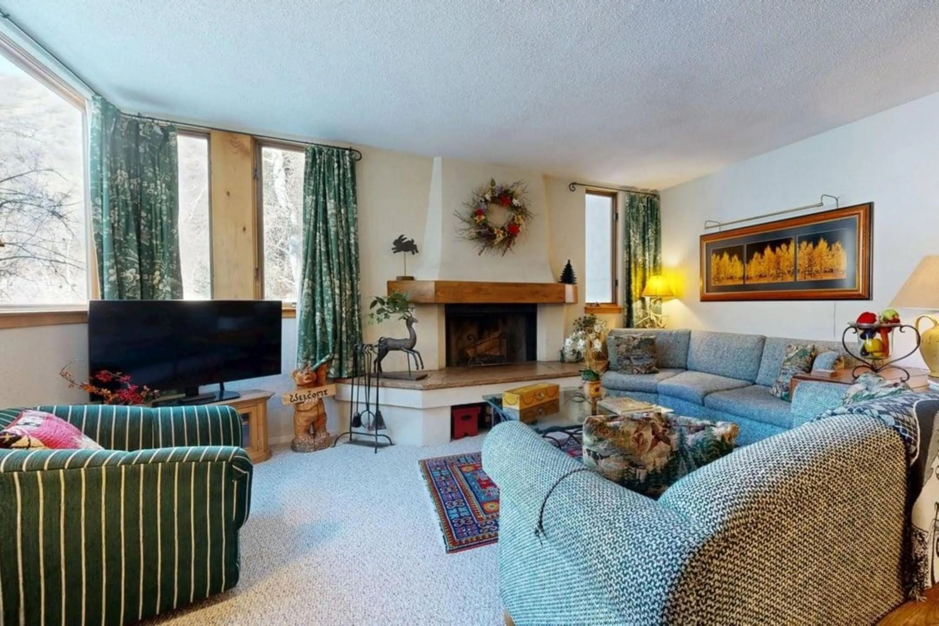 TV and multimedia in Tamarack Townhomes - CoralTree Residence Collection