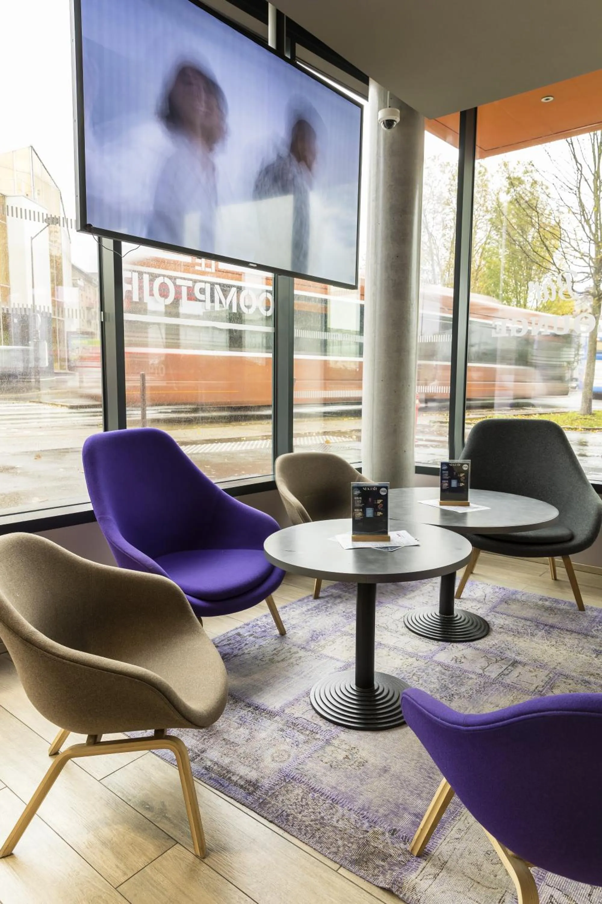 Lounge or bar in Campanile Le Mans Centre - Gare