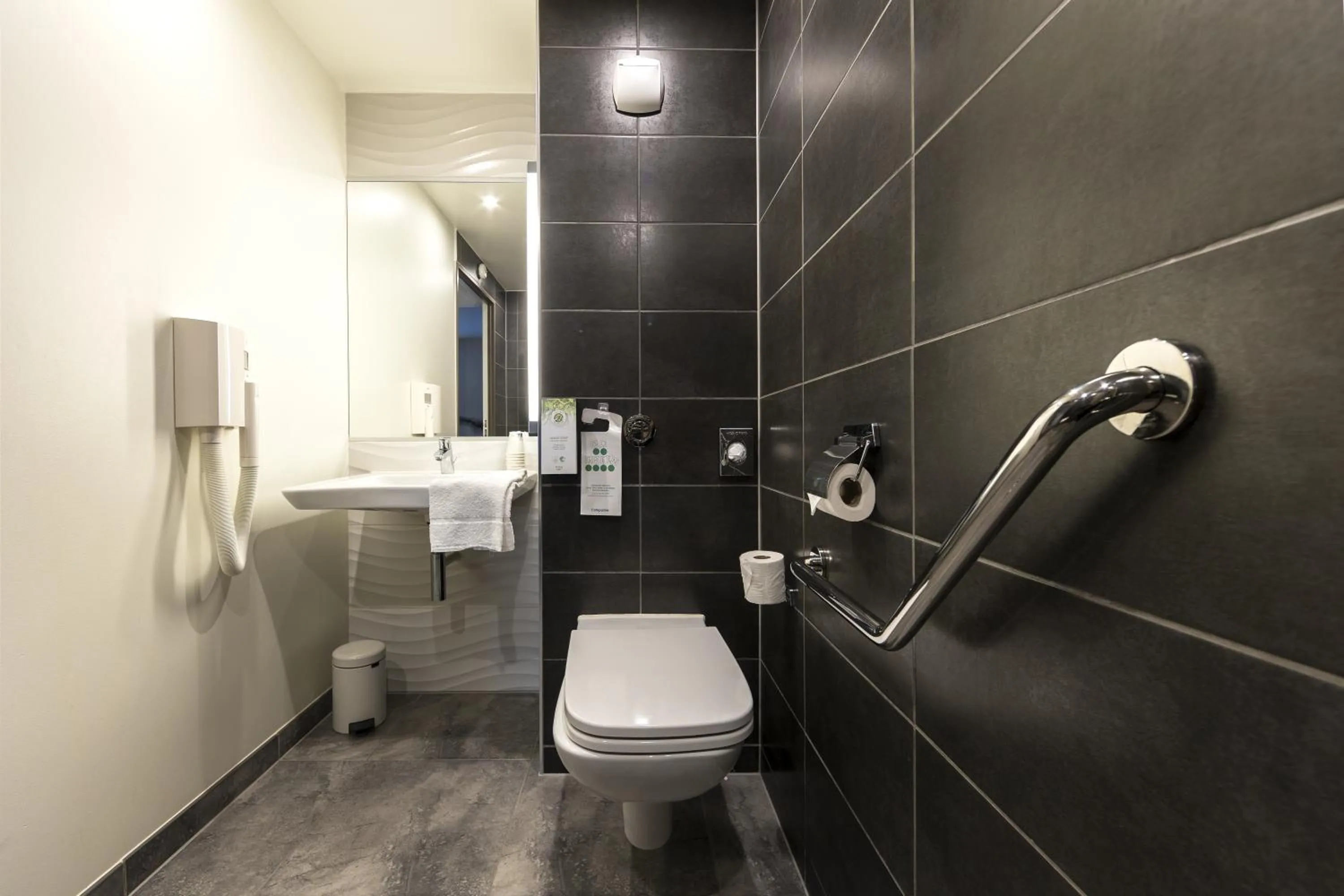 Toilet in Campanile Le Mans Centre - Gare