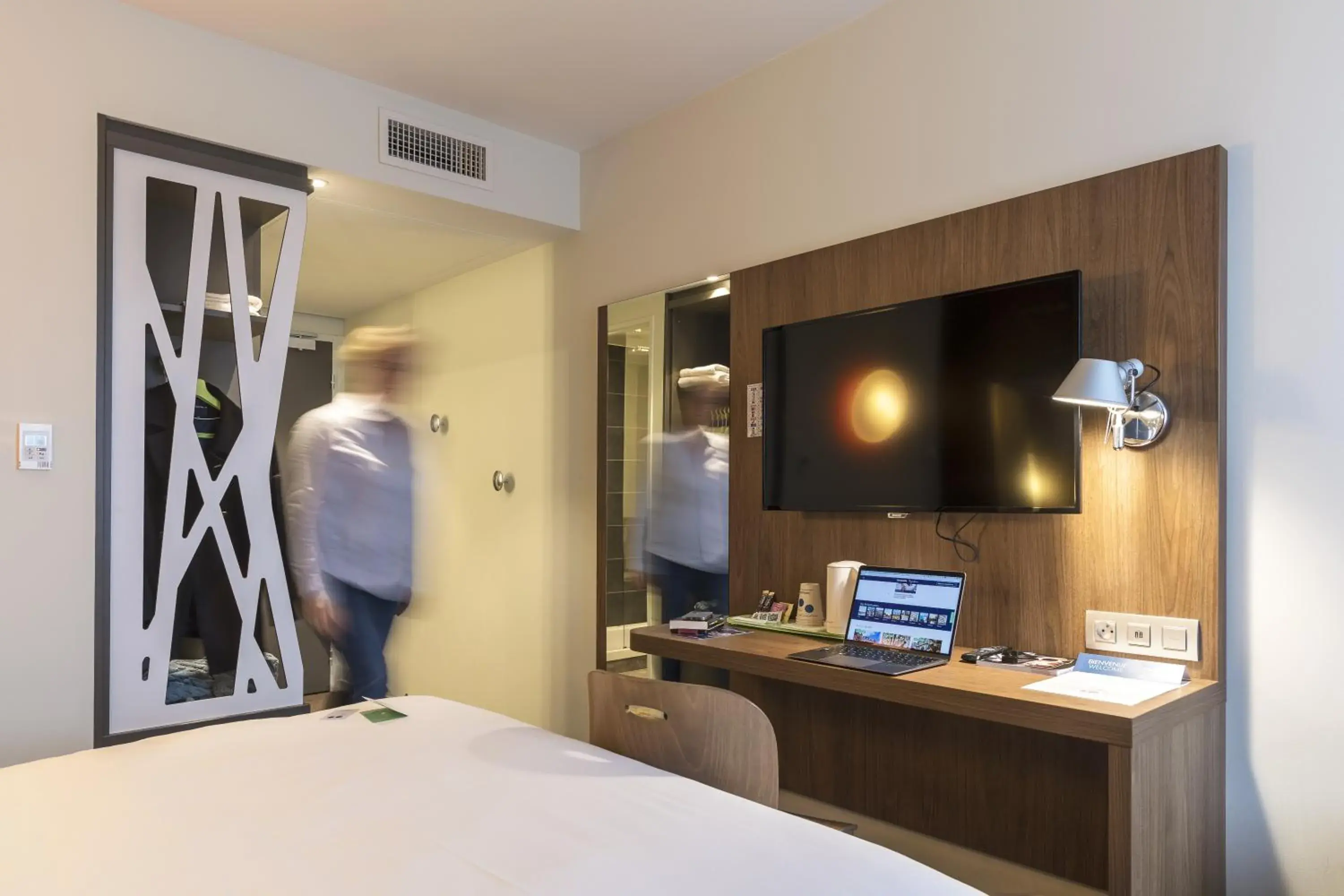 hair dresser, Bed in Campanile Le Mans Centre - Gare hair dresser, Bed in Campanile Le Mans Centre - Gare