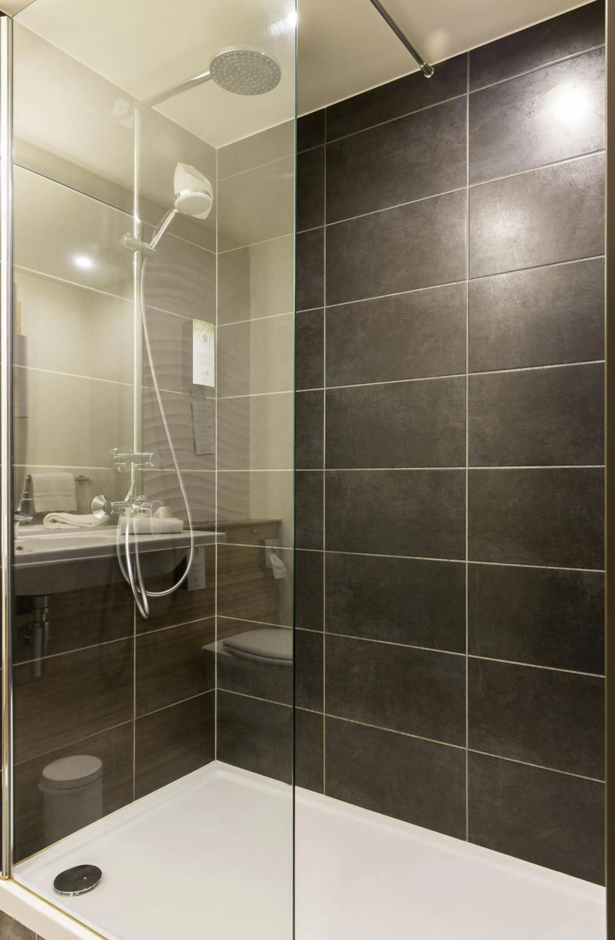 Shower in Campanile Le Mans Centre - Gare