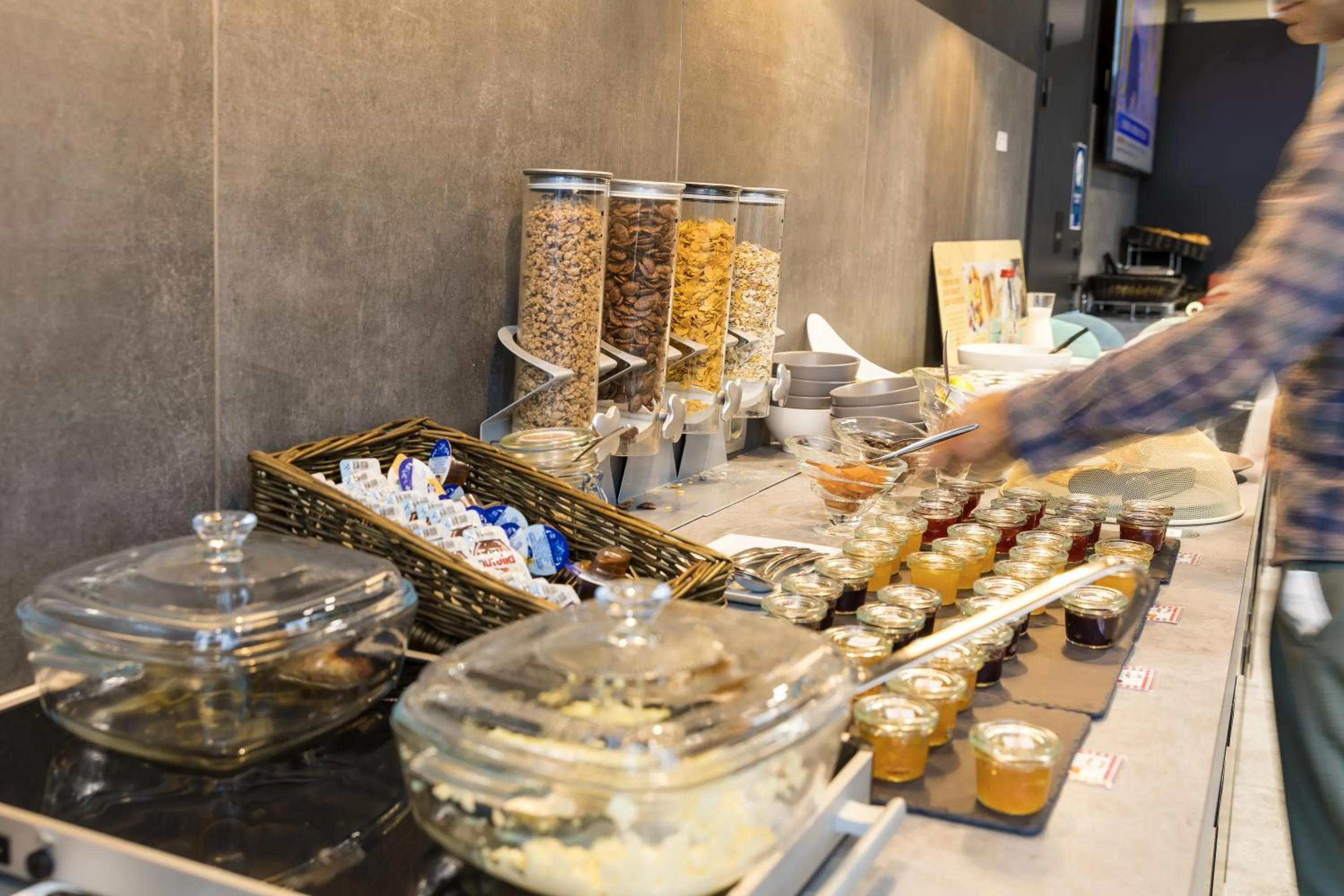 Buffet breakfast in Campanile Le Mans Centre - Gare