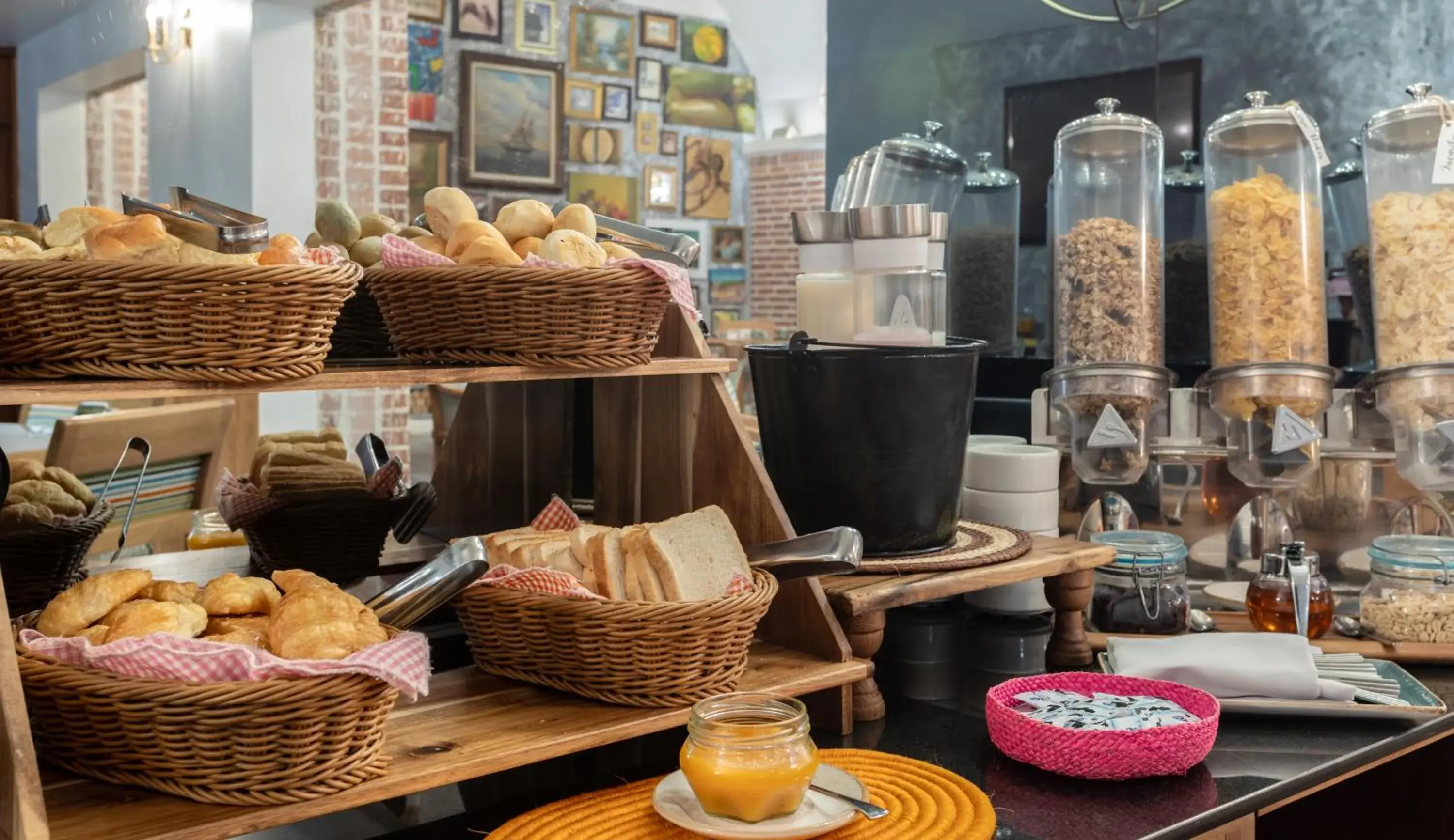 Breakfast in GHL Hotel Hamilton Breakfast in GHL Hotel Hamilton