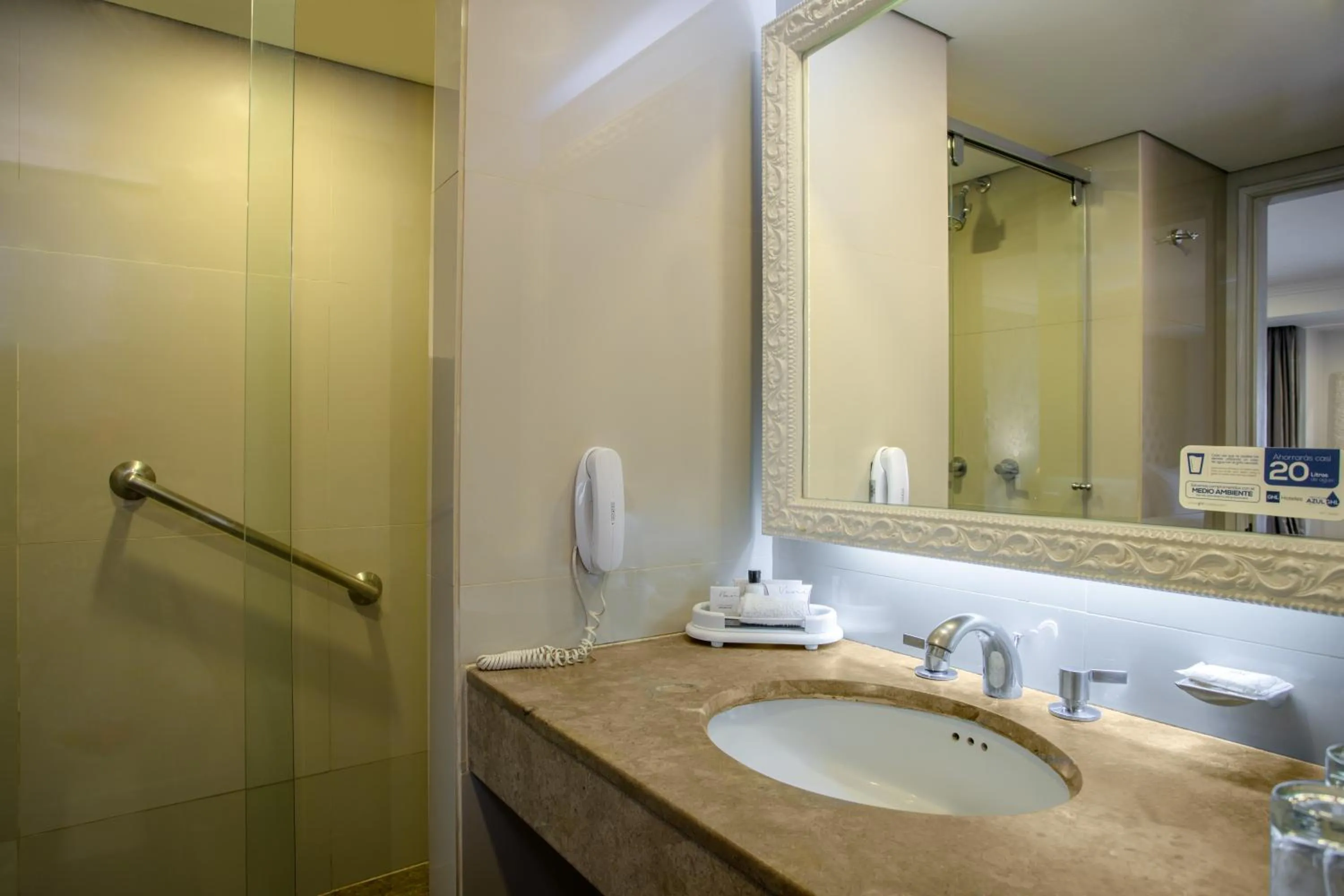 Bathroom in GHL Hotel Hamilton