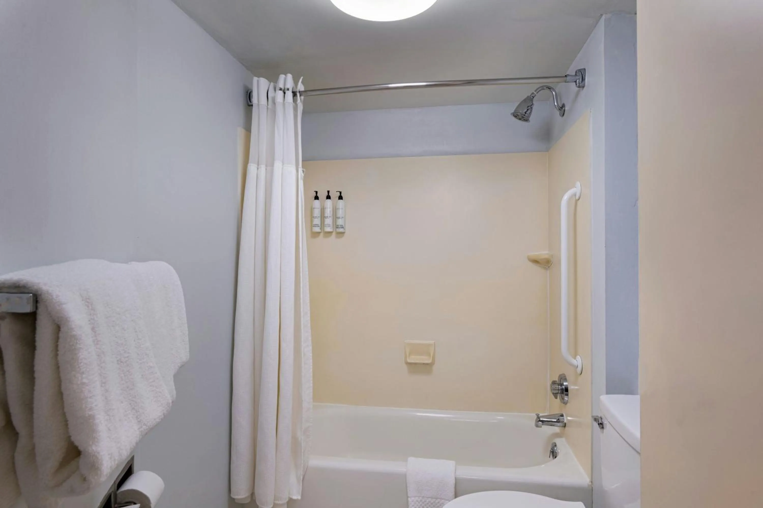 Bathroom in SpringHill Suites by Marriott Pittsburgh Washington