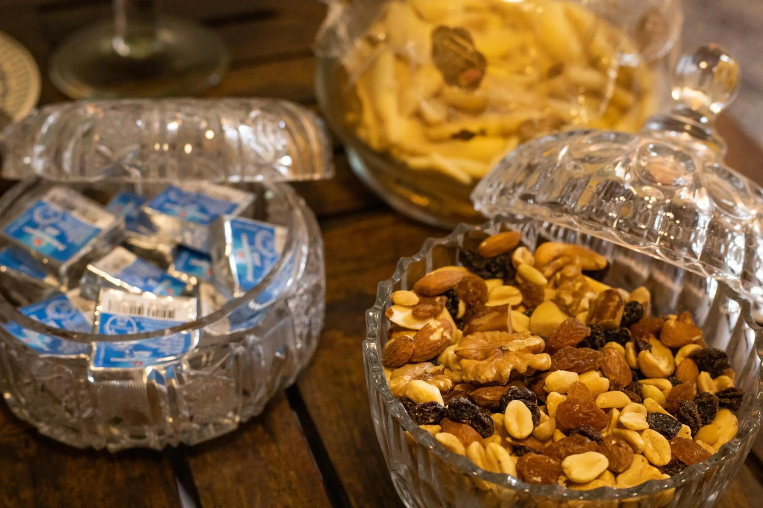 Buffet breakfast in Pousada Vila do Dengo