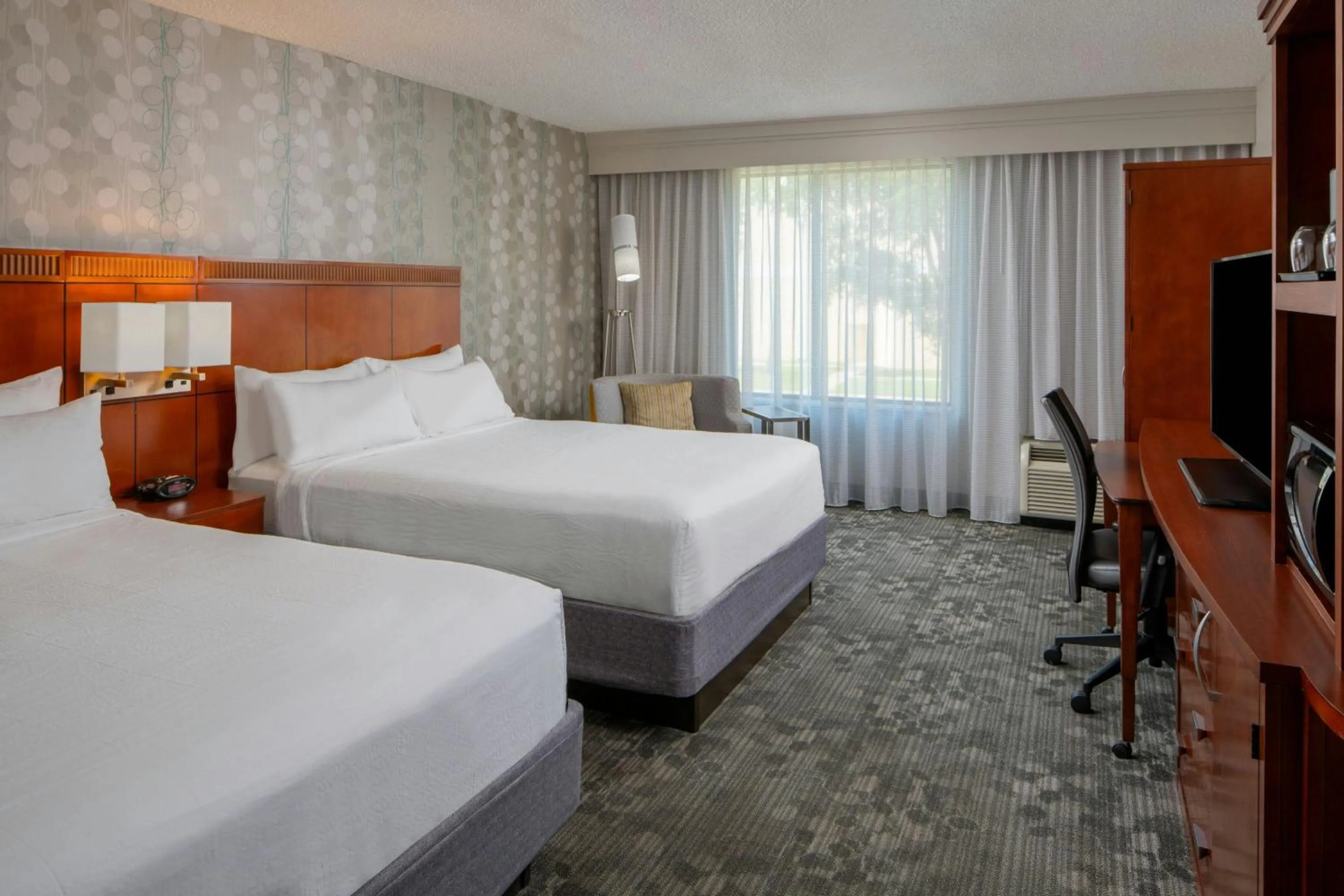 Photo of the whole room, Bed in Courtyard Gulf Shores Craft Farms