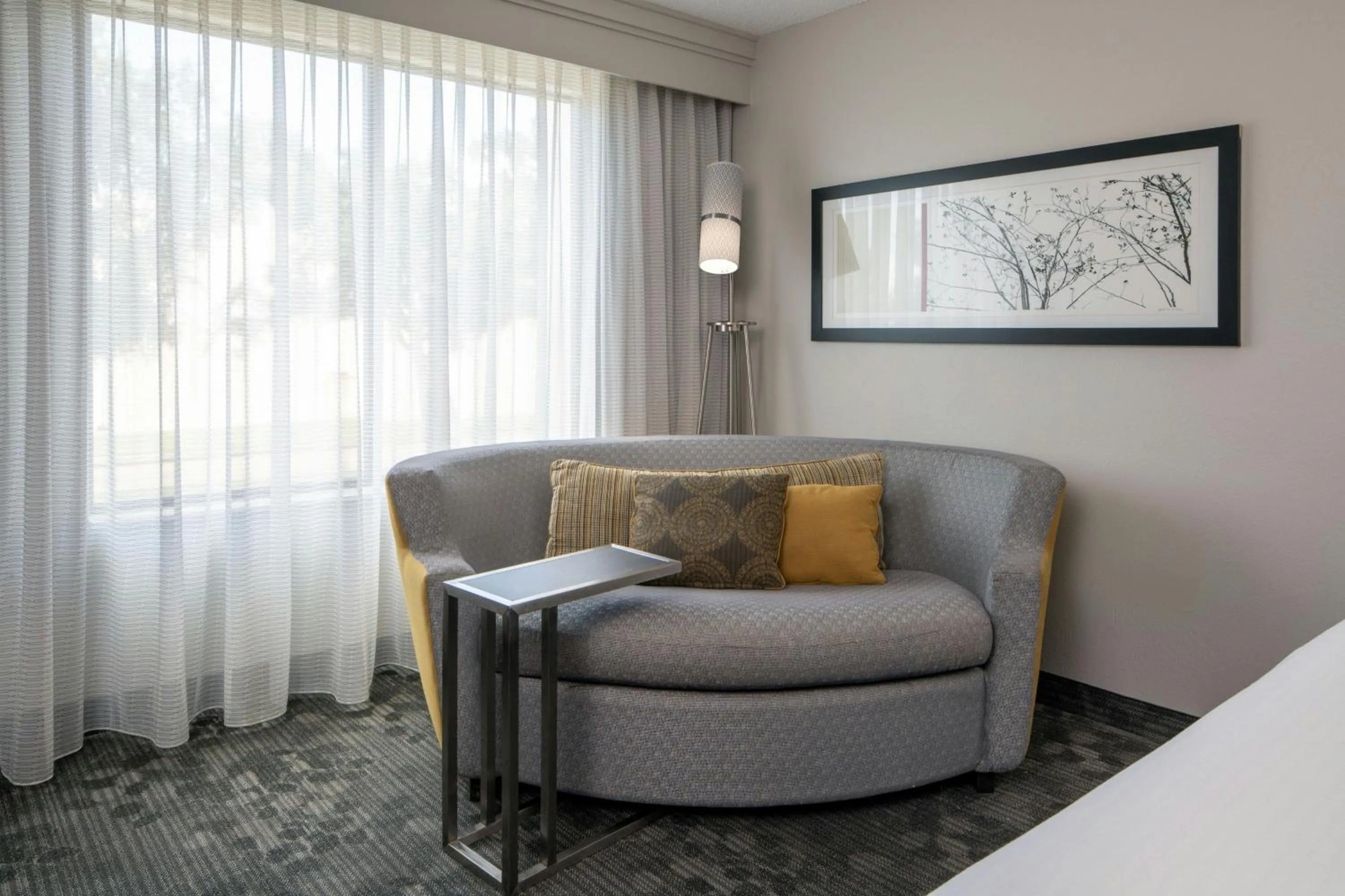 Photo of the whole room in Courtyard Gulf Shores Craft Farms