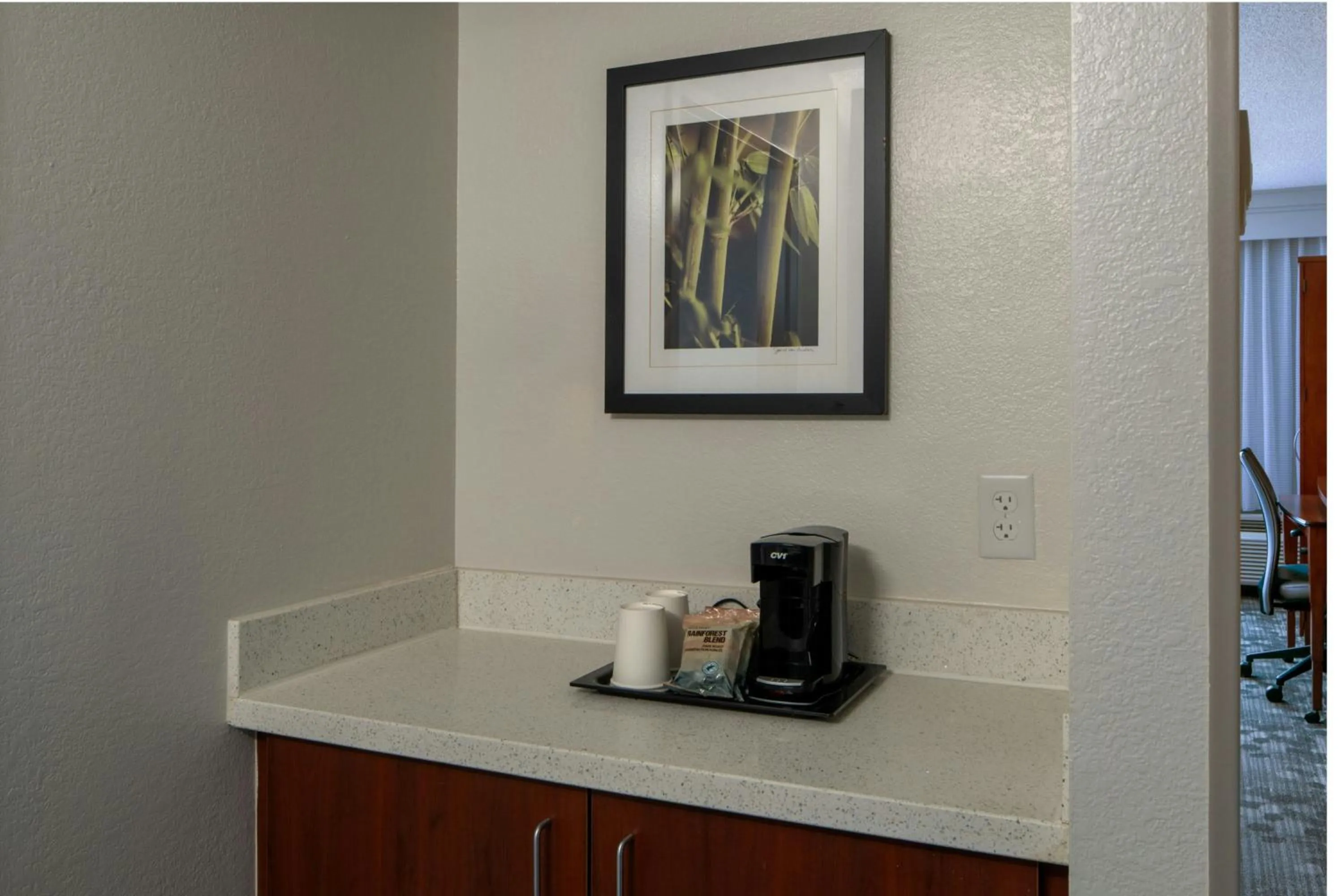 Photo of the whole room in Courtyard Gulf Shores Craft Farms