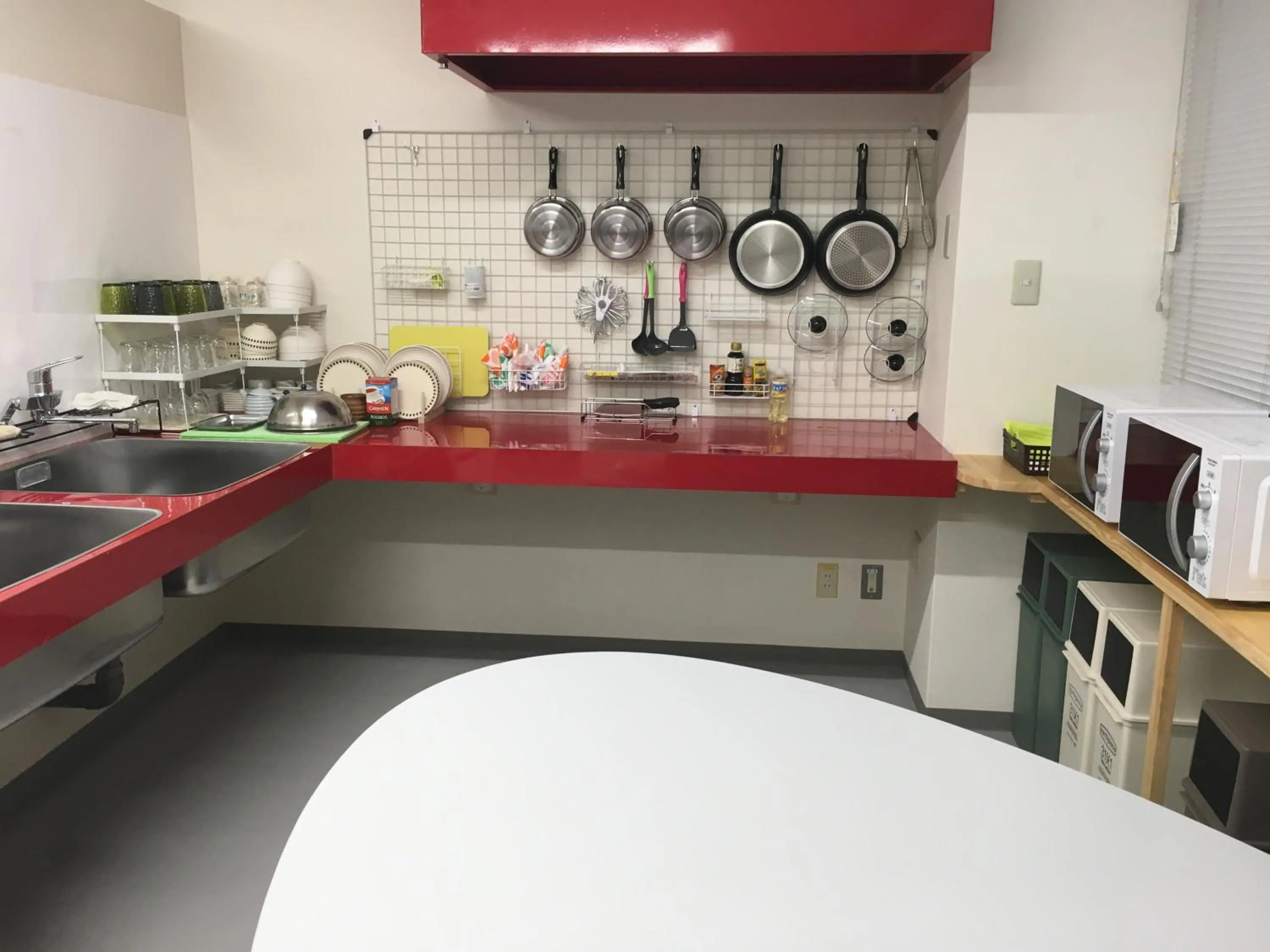 Communal kitchen in Hostel Mallika