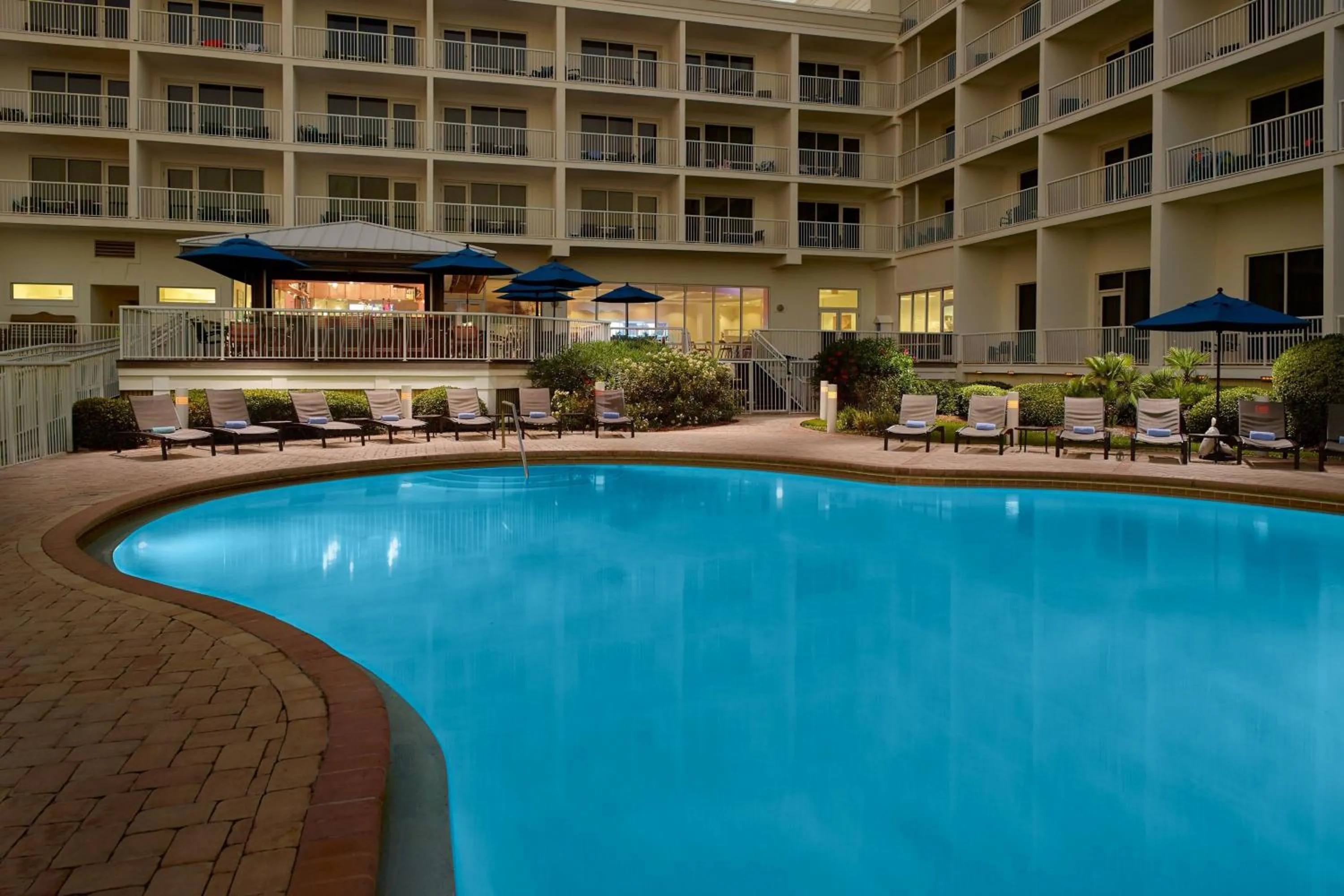 Swimming pool in SpringHill Suites by Marriott Pensacola Beach