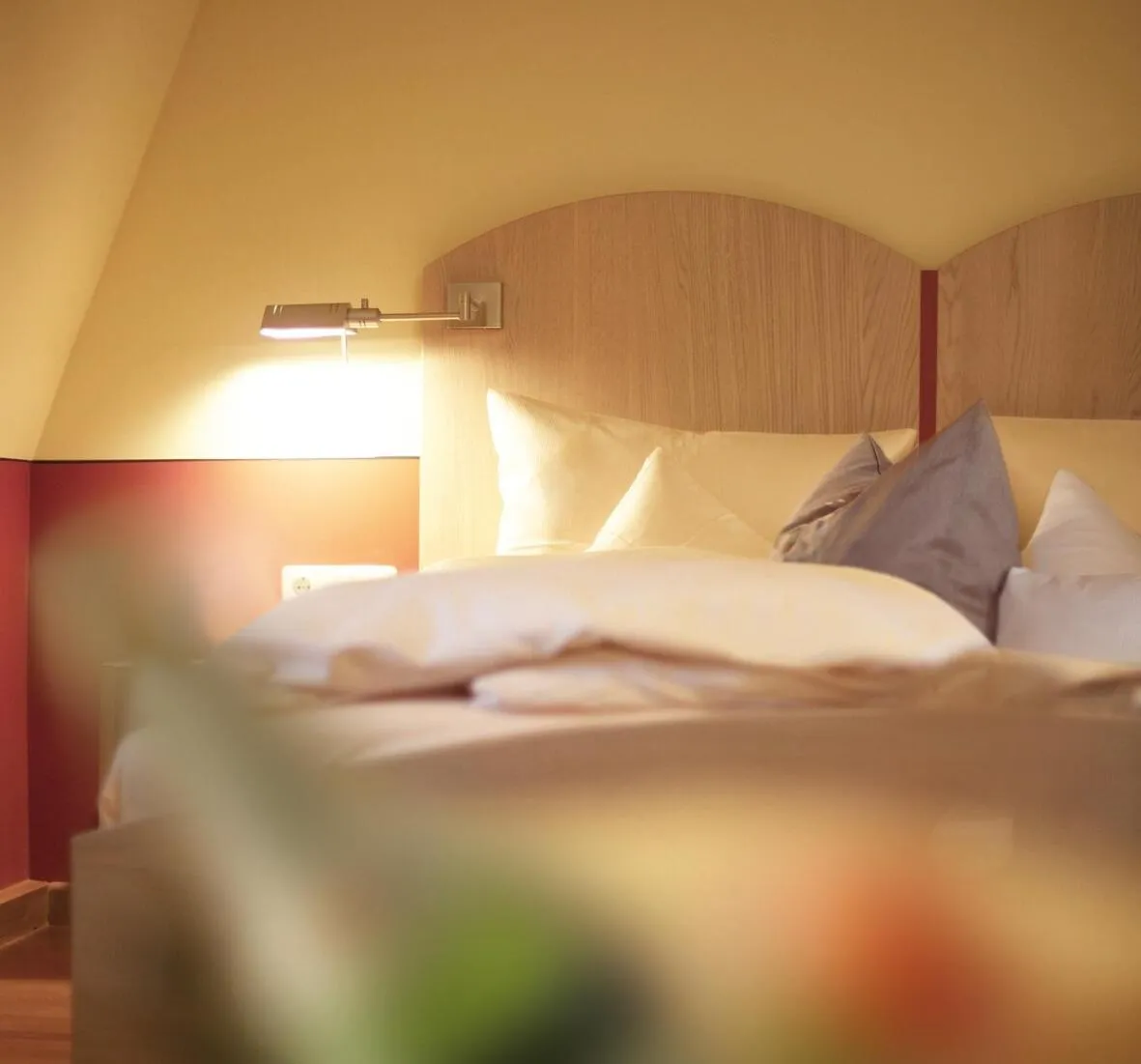 Photo of the whole room, Bed in Rotes Ross Marktbergel