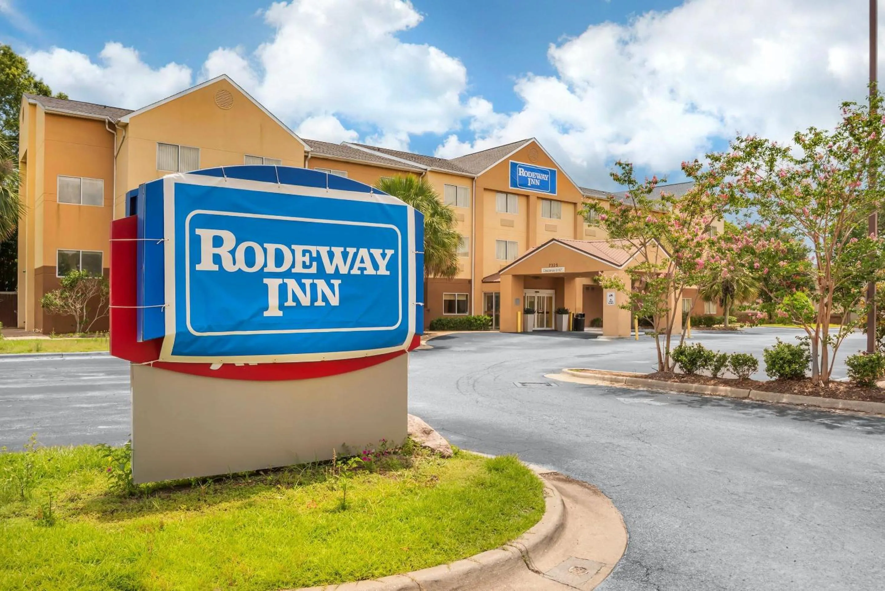 Property building in Rodeway Inn