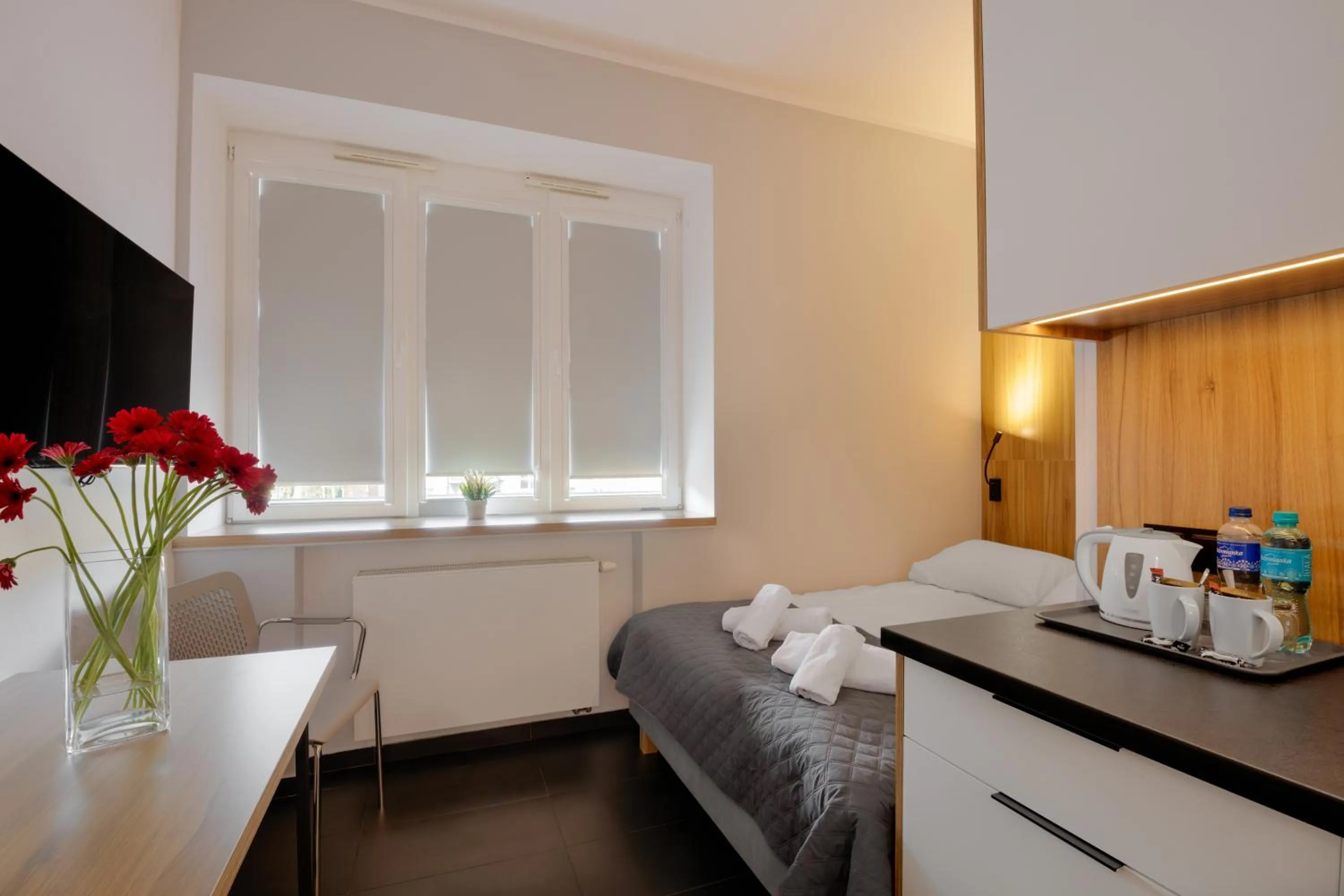 Photo of the whole room, Bed in Esperanto Home