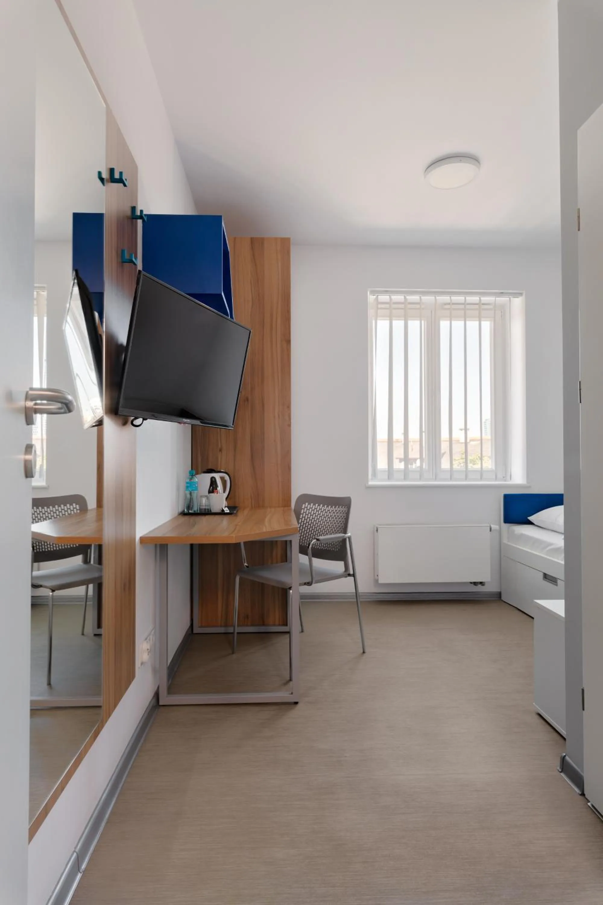 Photo of the whole room, Bed in Esperanto Home