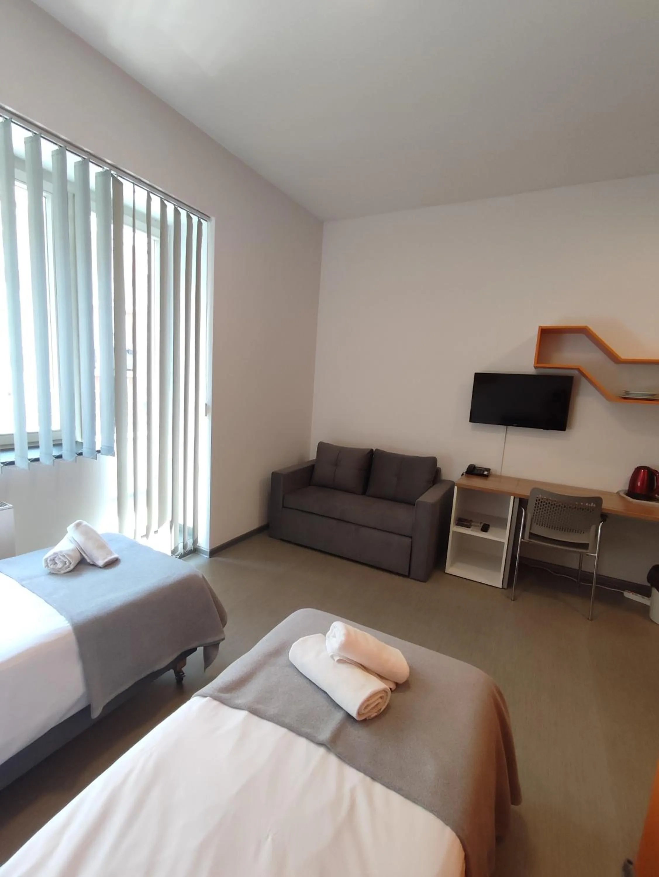 Photo of the whole room, Bed in Esperanto Home