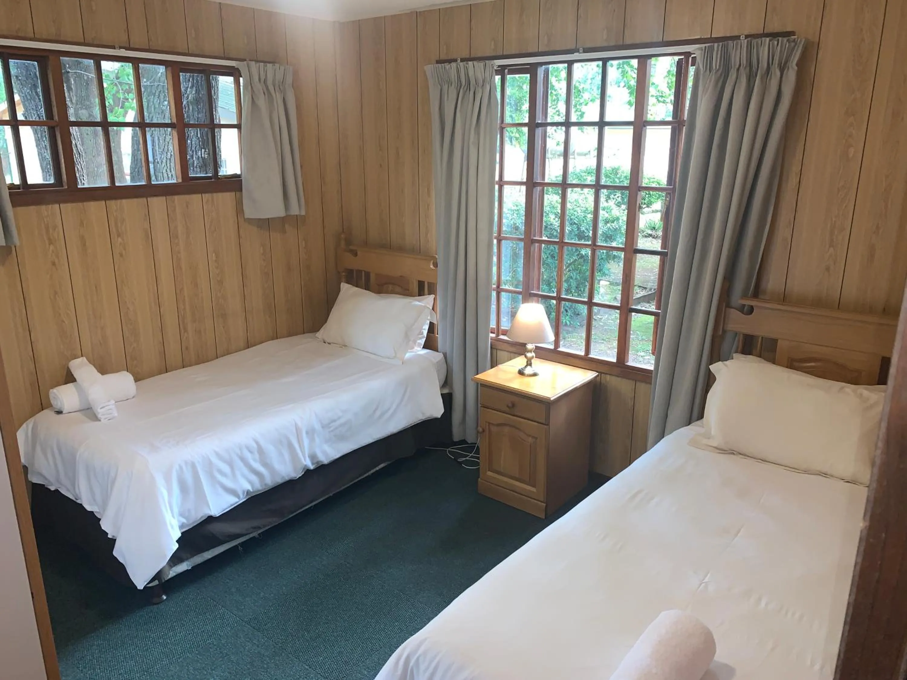 Bedroom, Bed in Dragon Peaks Mountain Resort