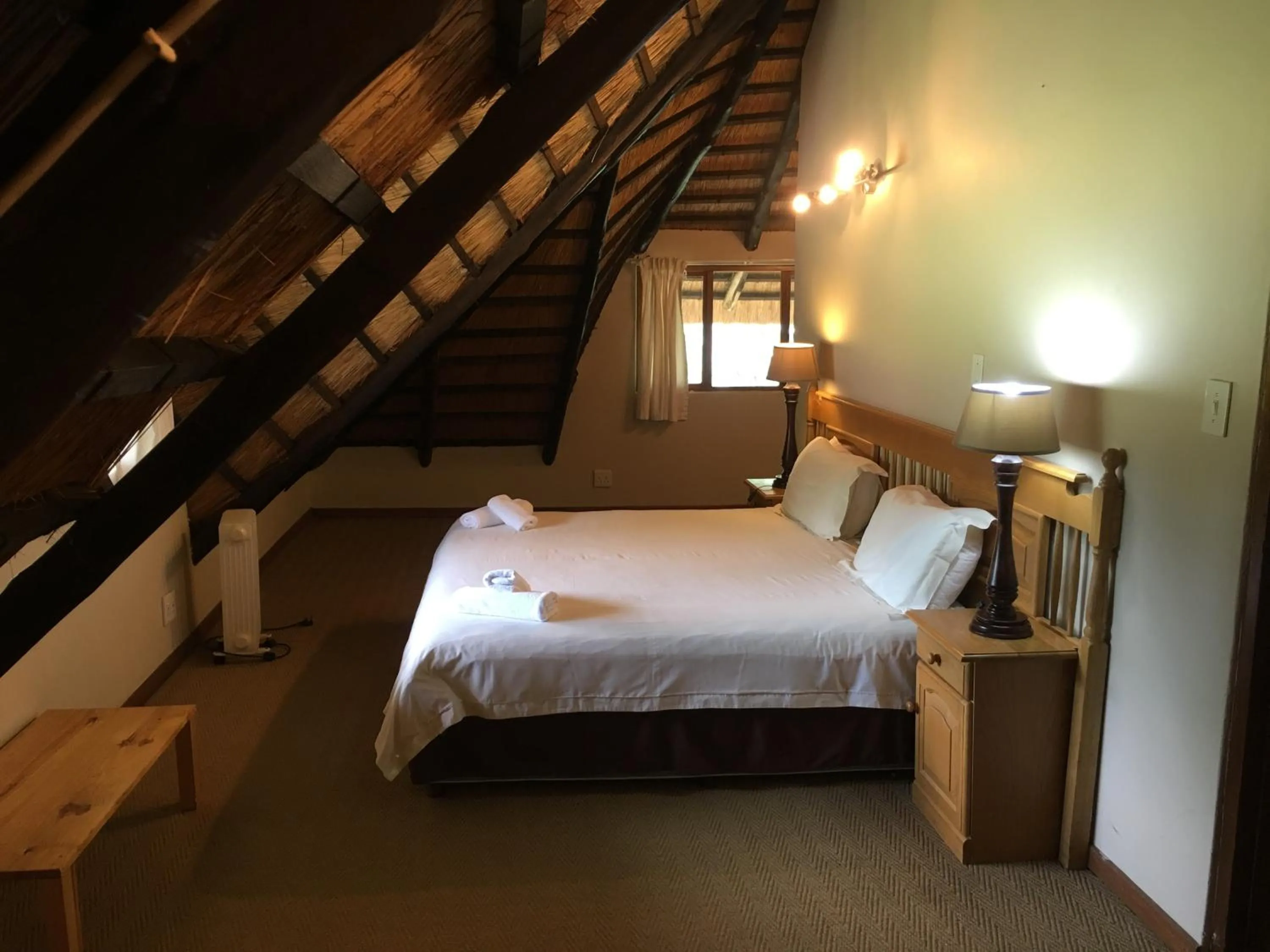 Bedroom, Bed in Dragon Peaks Mountain Resort