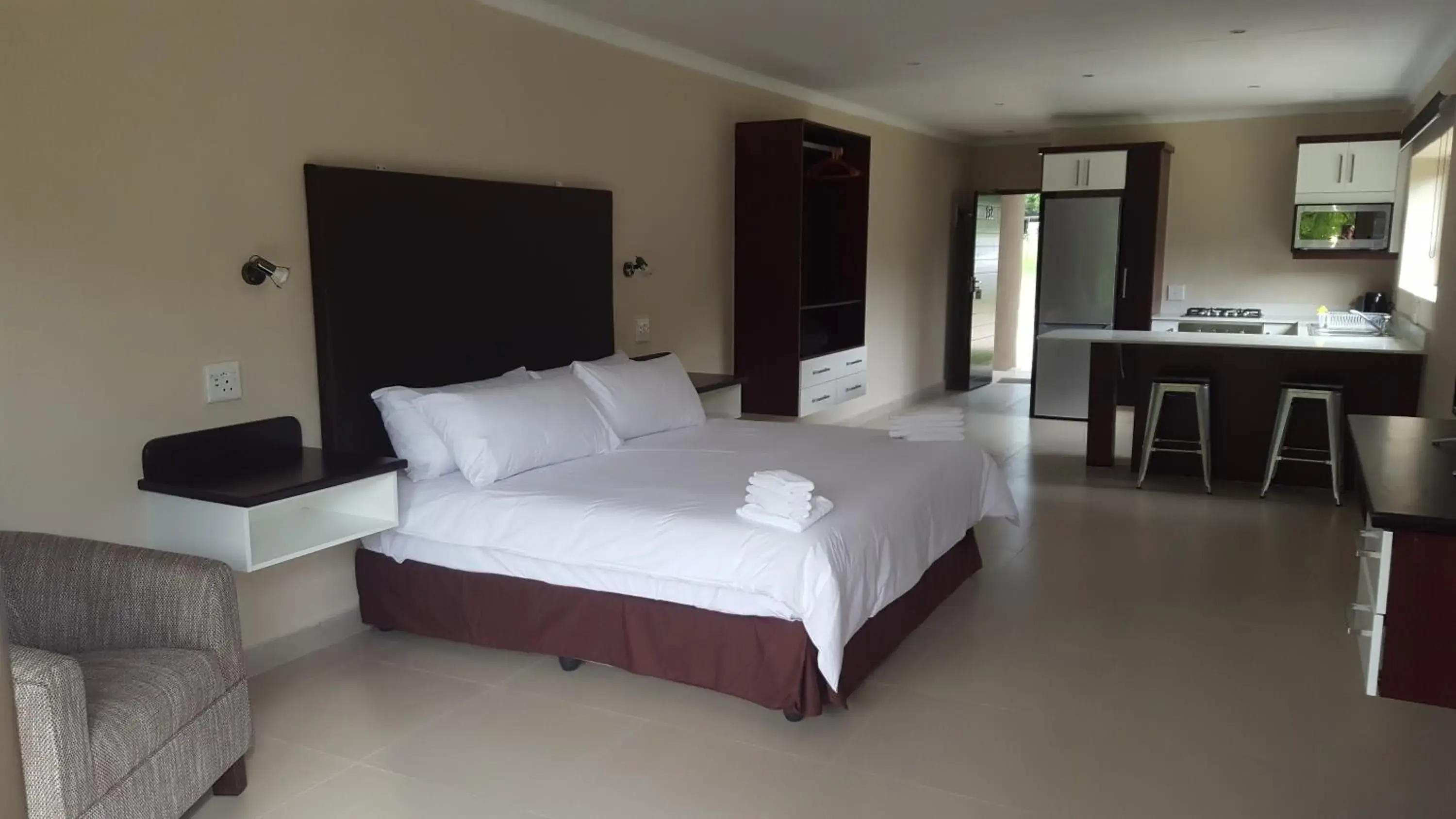 Suite with Side Lake Viewide in Dragon Peaks Mountain Resort Suite with Side Lake Viewide in Dragon Peaks Mountain Resort