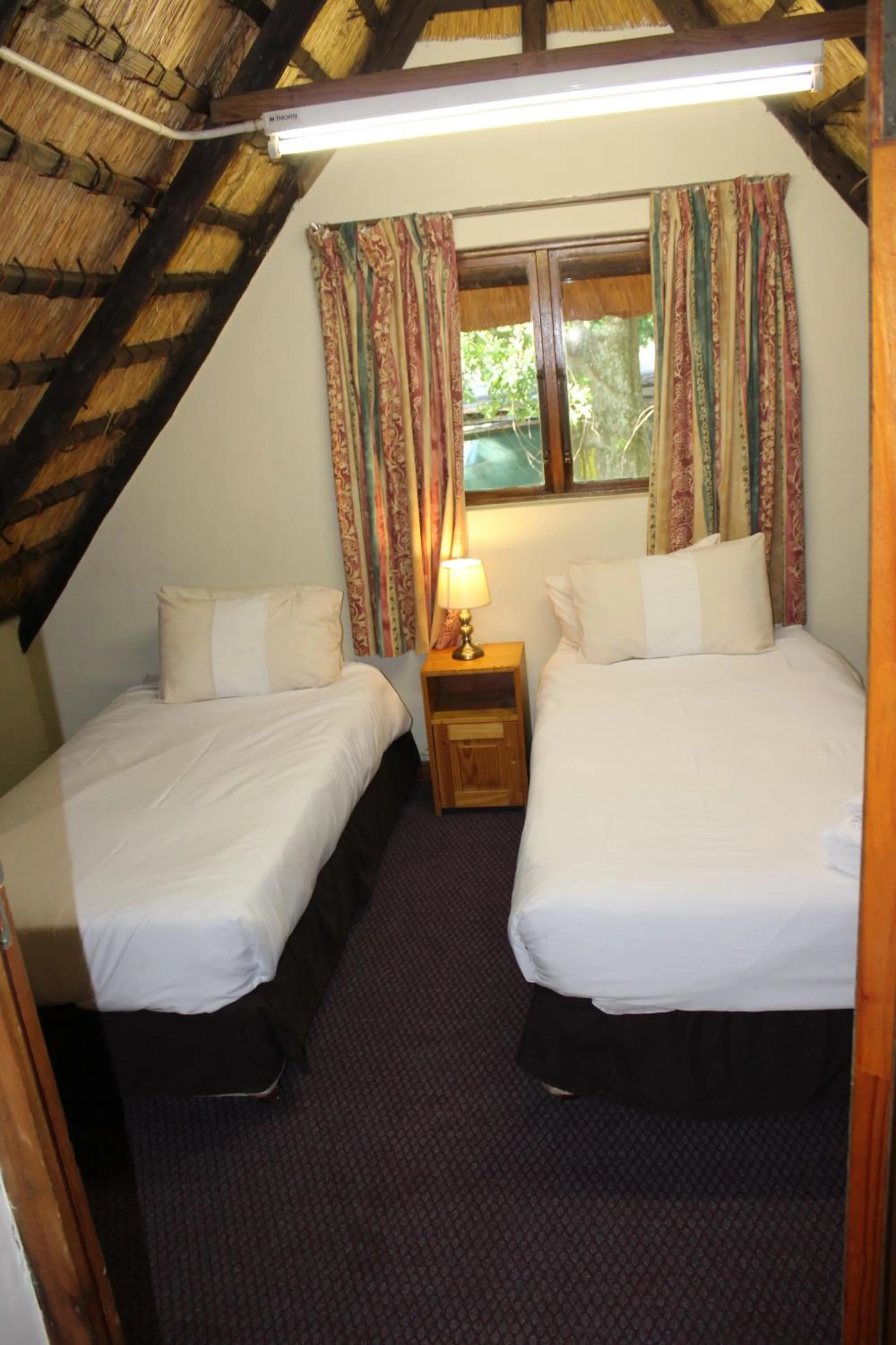 Bedroom, Bed in Dragon Peaks Mountain Resort