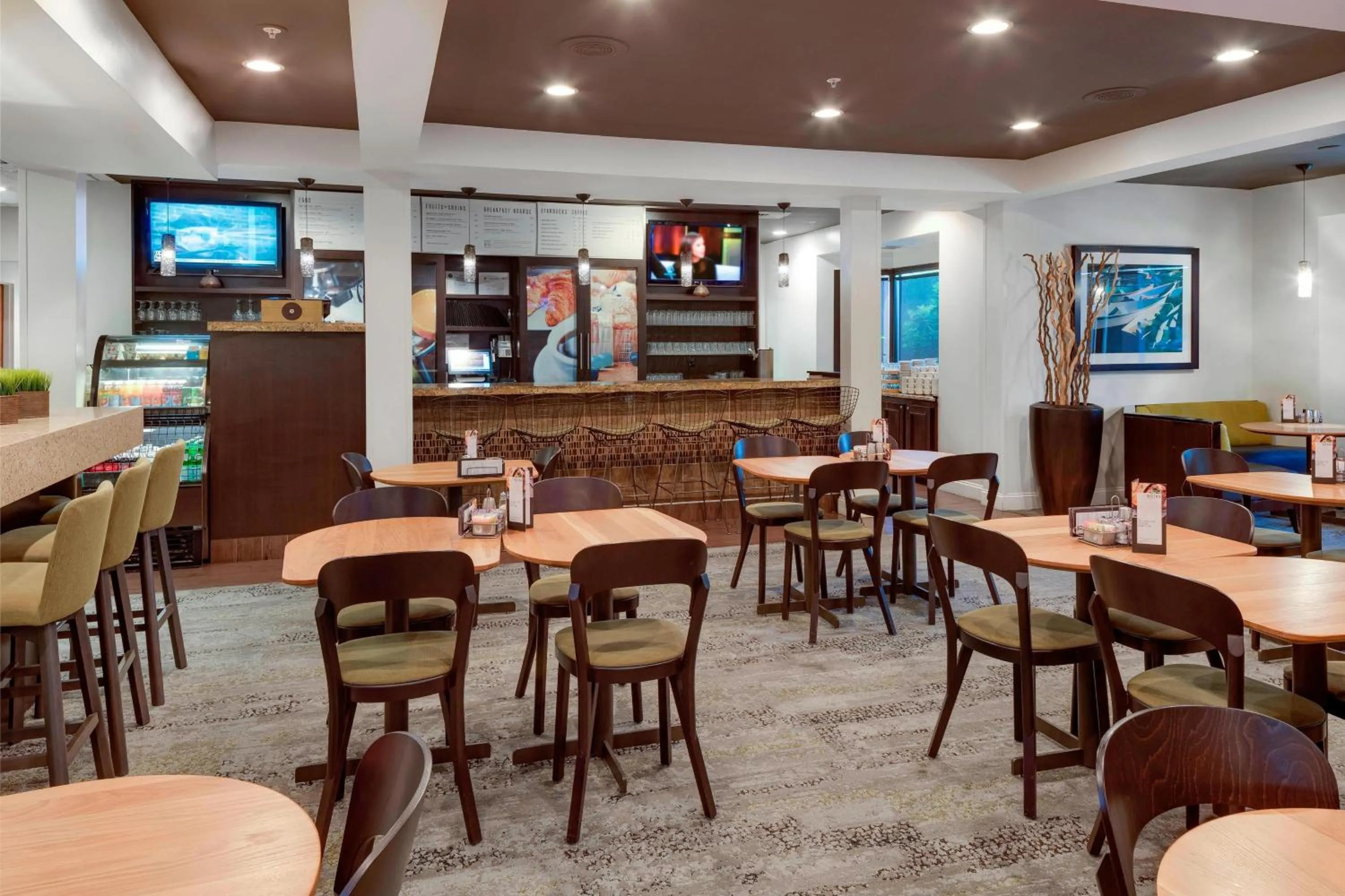 Lounge or bar in Courtyard by Marriott Portsmouth