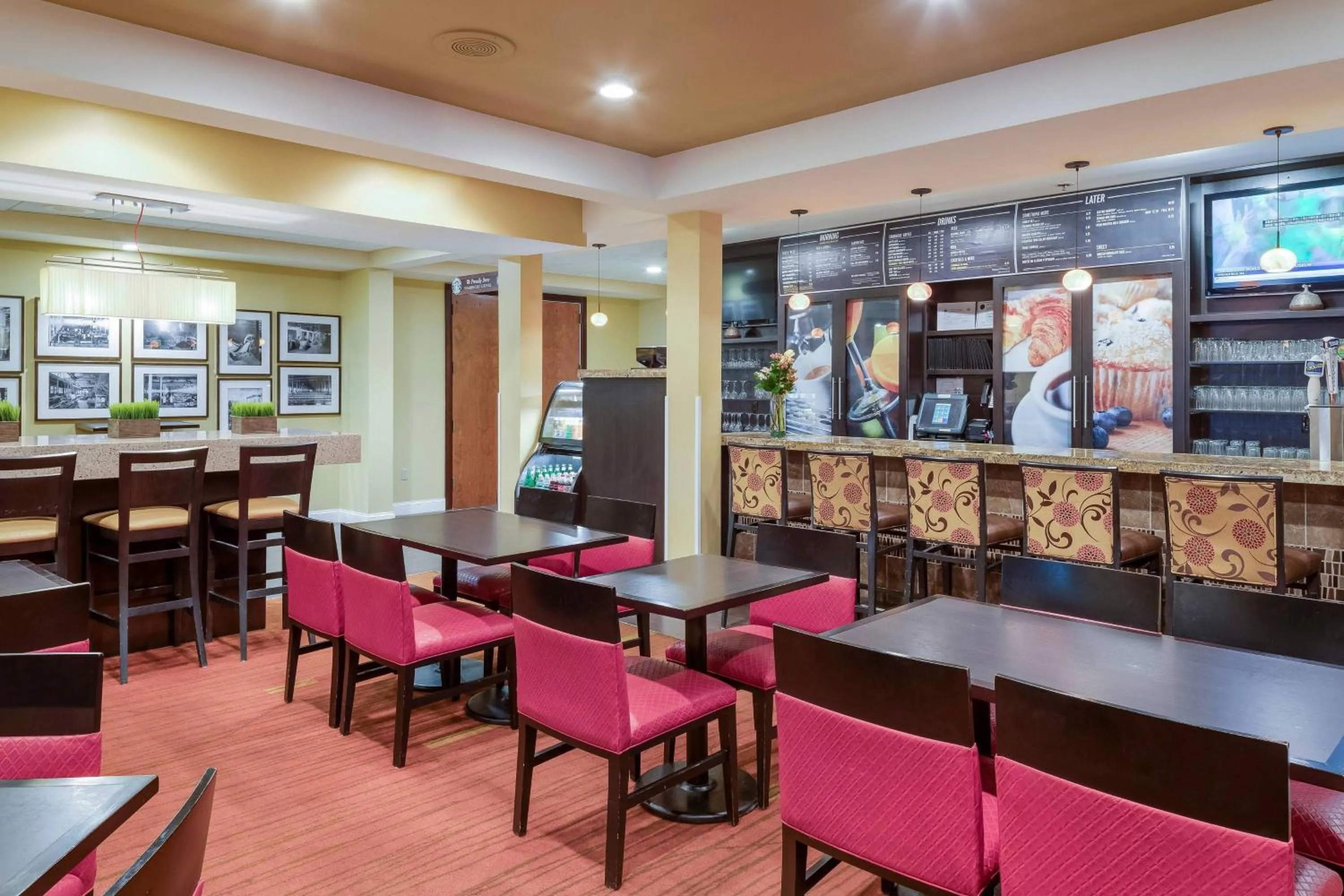 Restaurant/places to eat in Courtyard by Marriott Portsmouth
