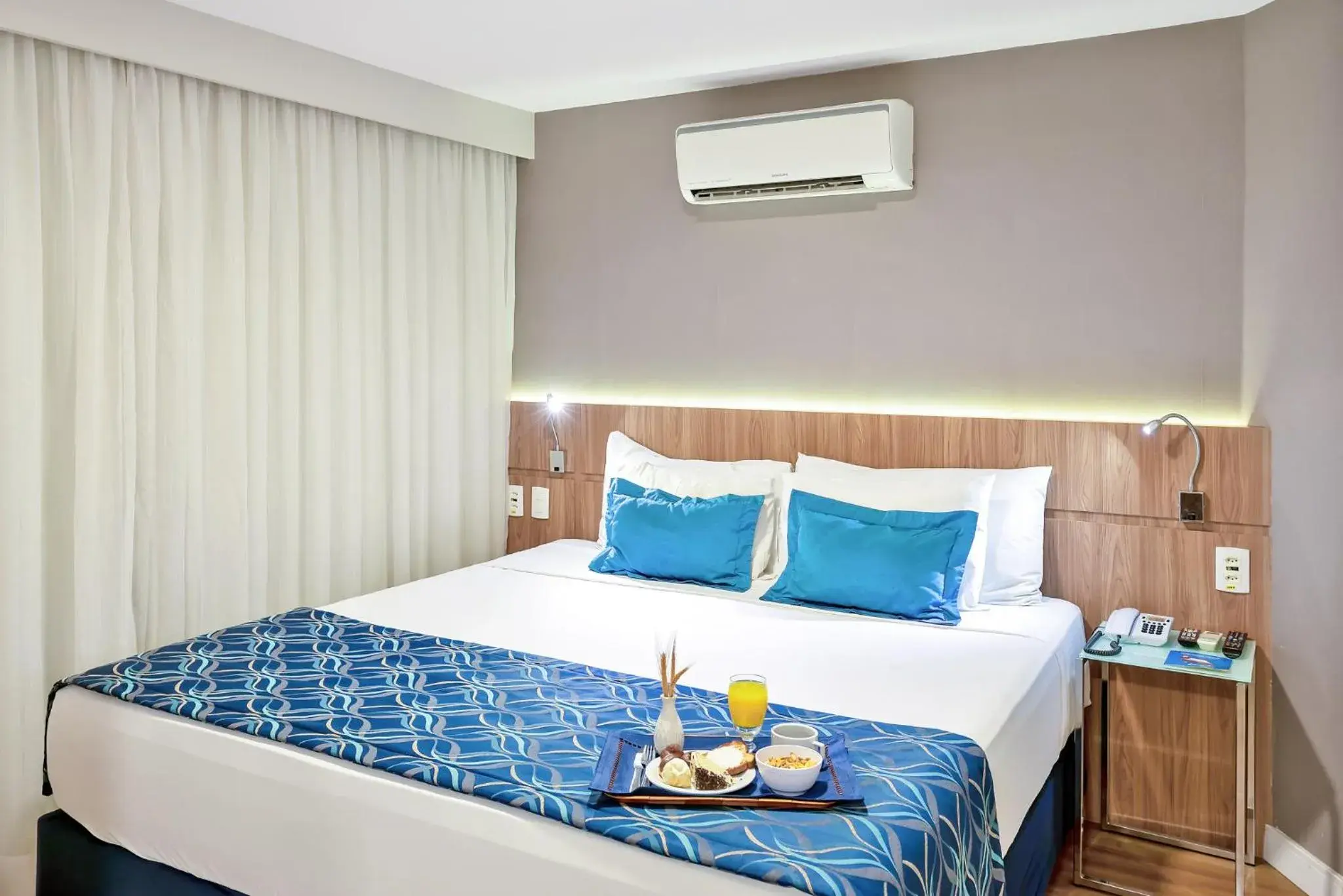 Bed in Blue Tree Garden Bauru Bed in Blue Tree Garden Bauru