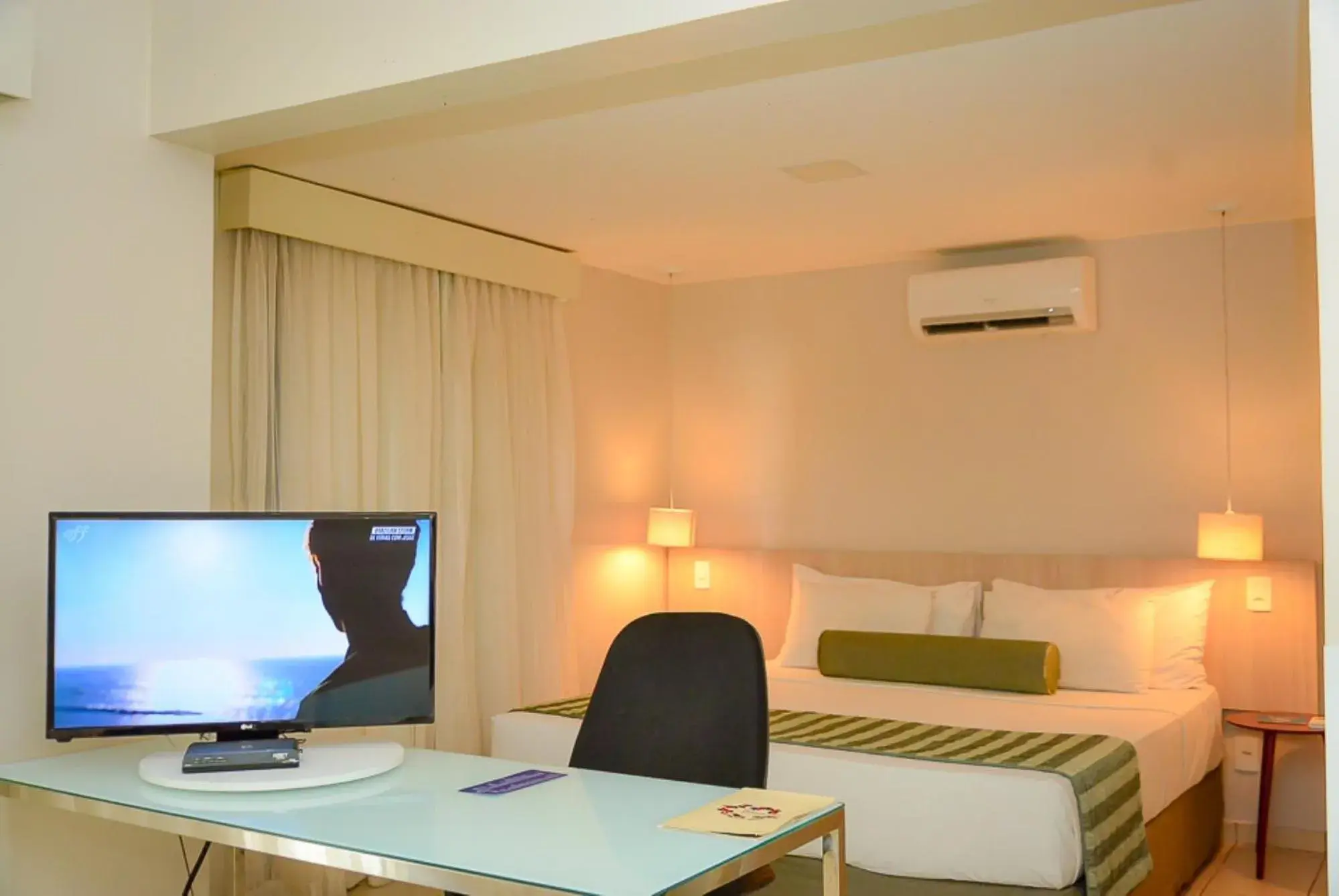 Bed in Blue Tree Garden Bauru Bed in Blue Tree Garden Bauru