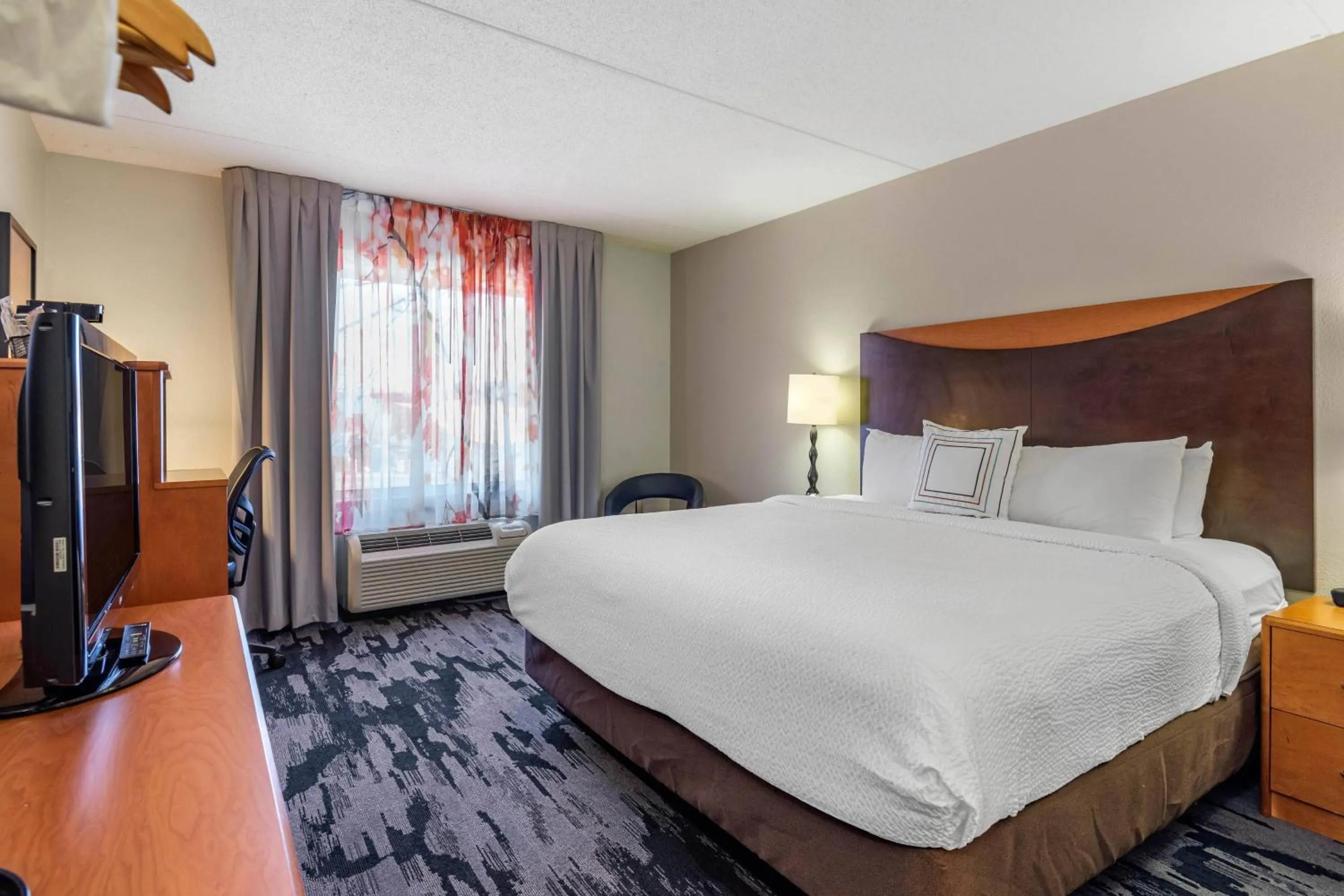 Photo of the whole room, Bed in Fairfield by Marriott Inn & Suites Portland Maine Airport