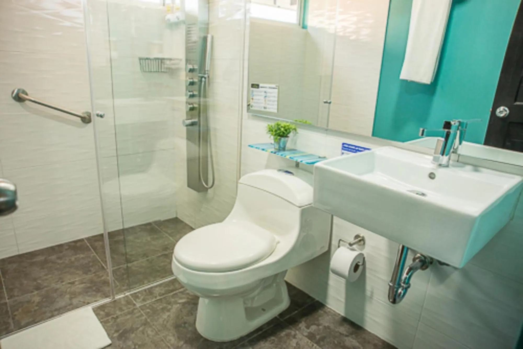 Toilet in Hotel City Bog Usaquén