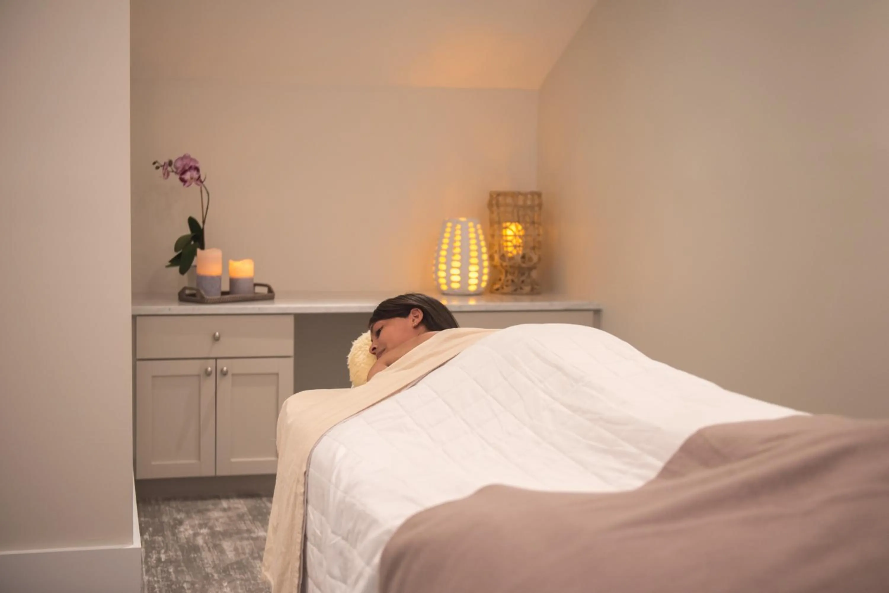 Bed in Winnetu Oceanside Resort at South Beach