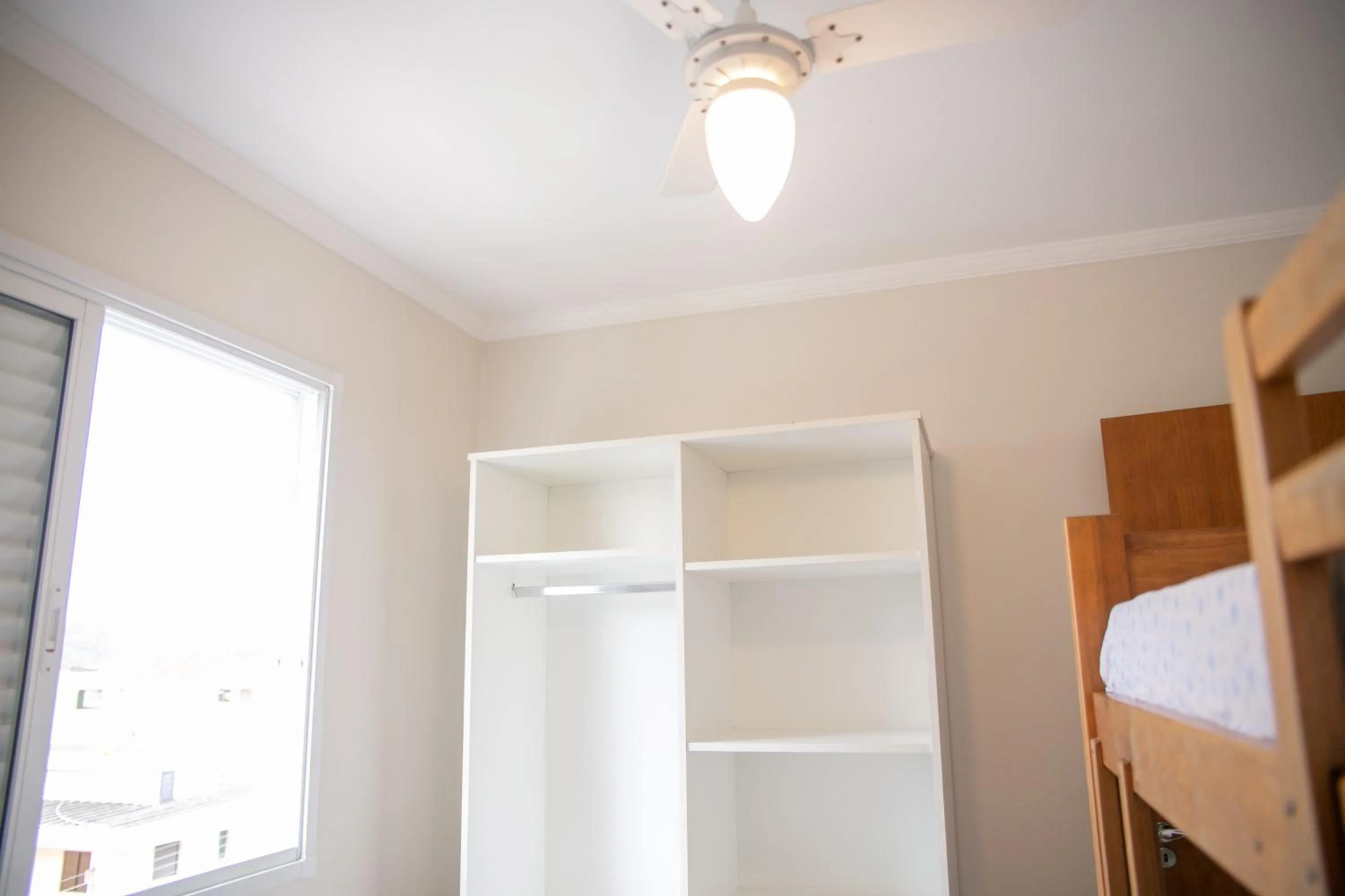 wardrobe in Paramar Praia Grande